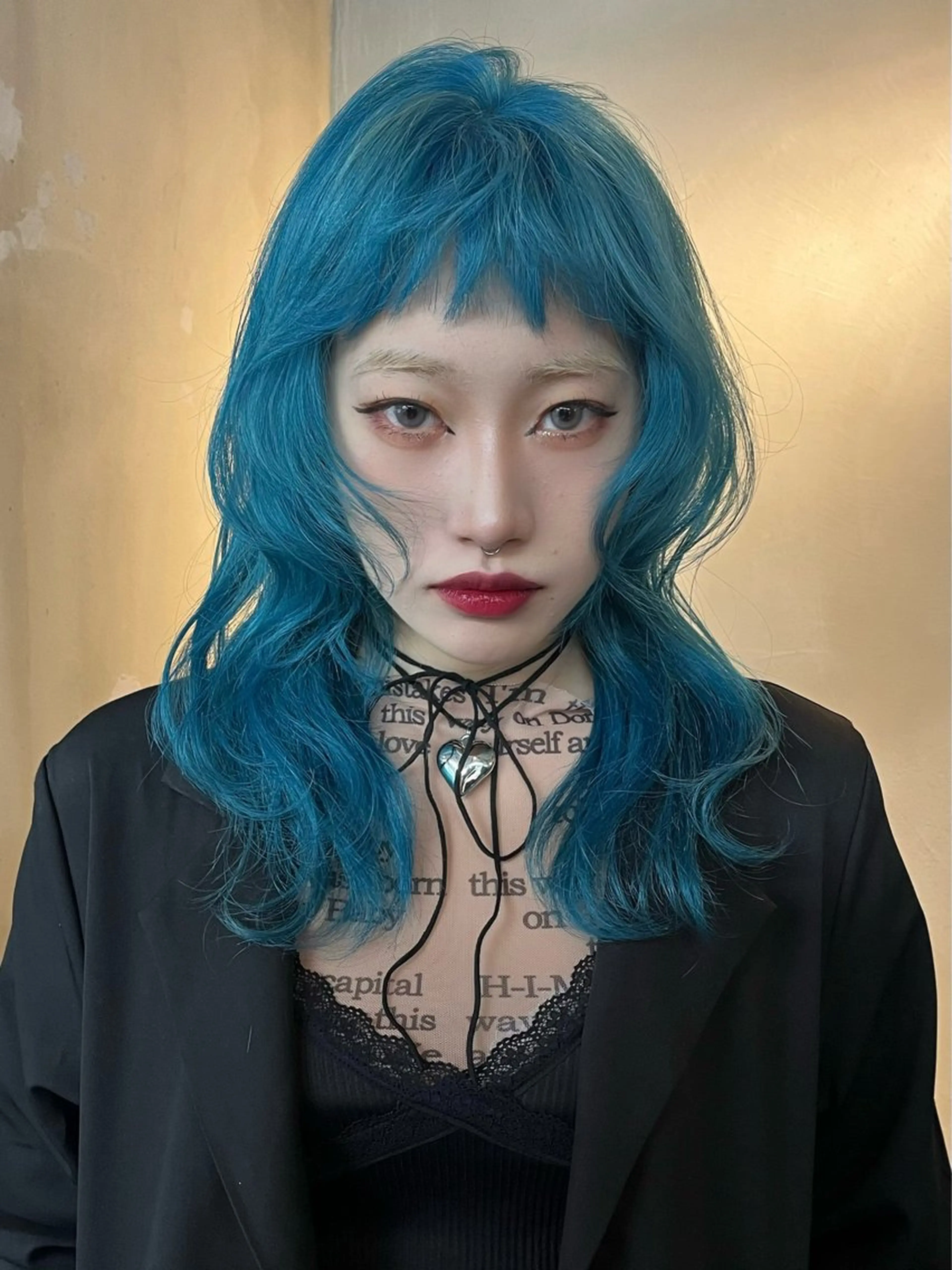 セミロング カラー イツク ⚡️ ルーツ/ハイトーンのヘアスタイル