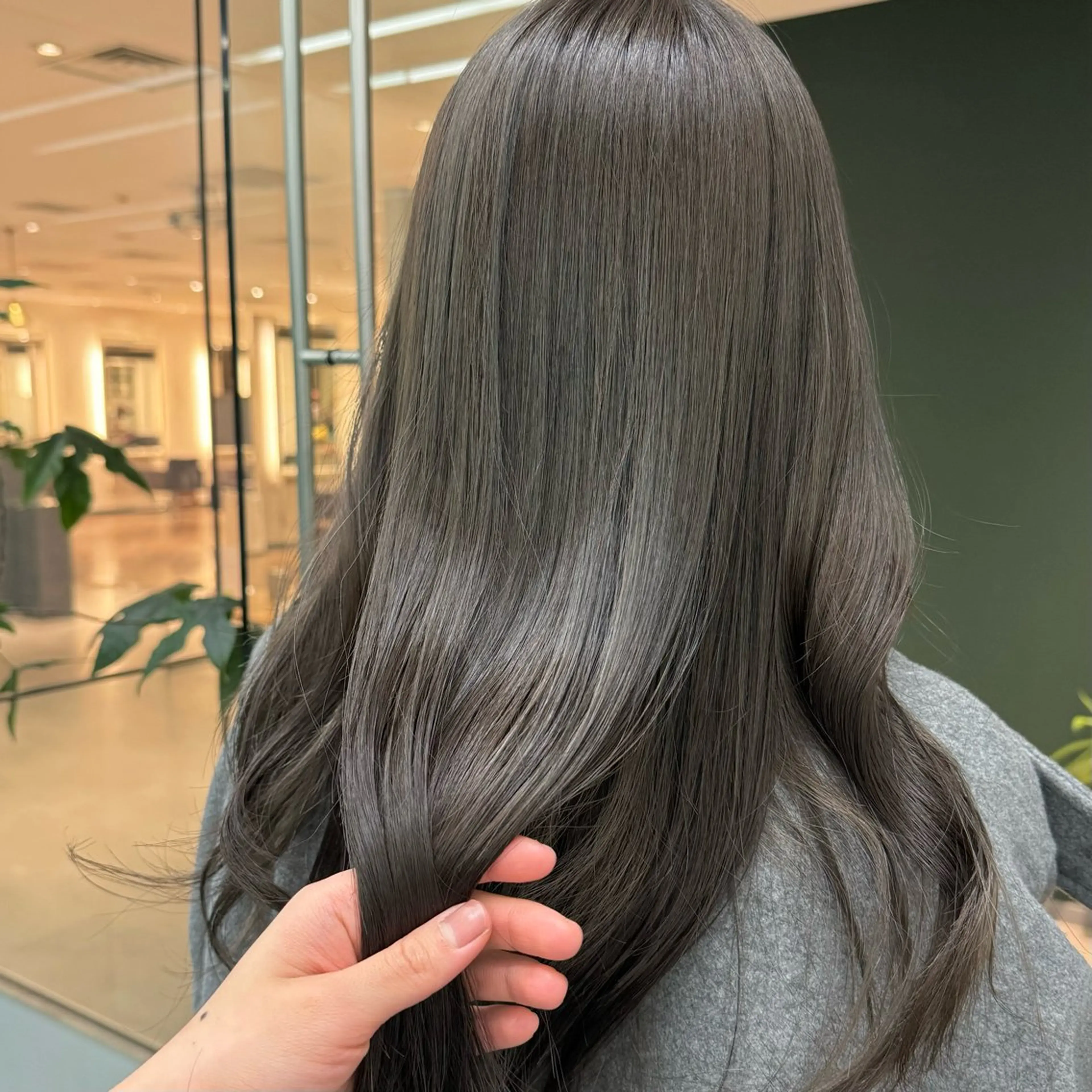 ロング カラー ベージュカラー ブリーチ ブリーチなしカラー トリートメント ヘアカラー トリートメント ひなた あゆみのヘアスタイル