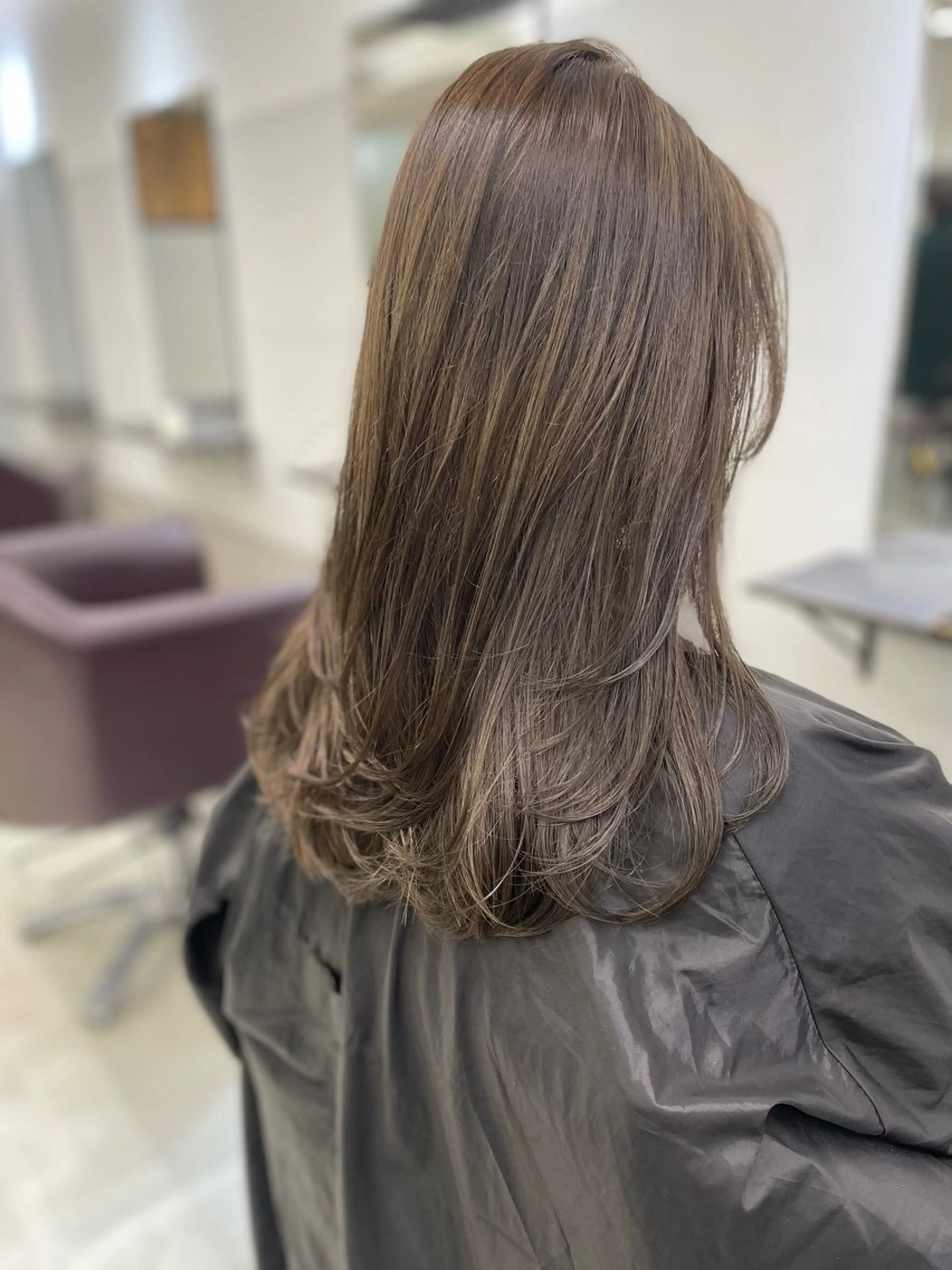 セミロング カラー ベージュカラー オリーブベージュ レイヤーカット AIRI layer cut hairのヘアスタイル