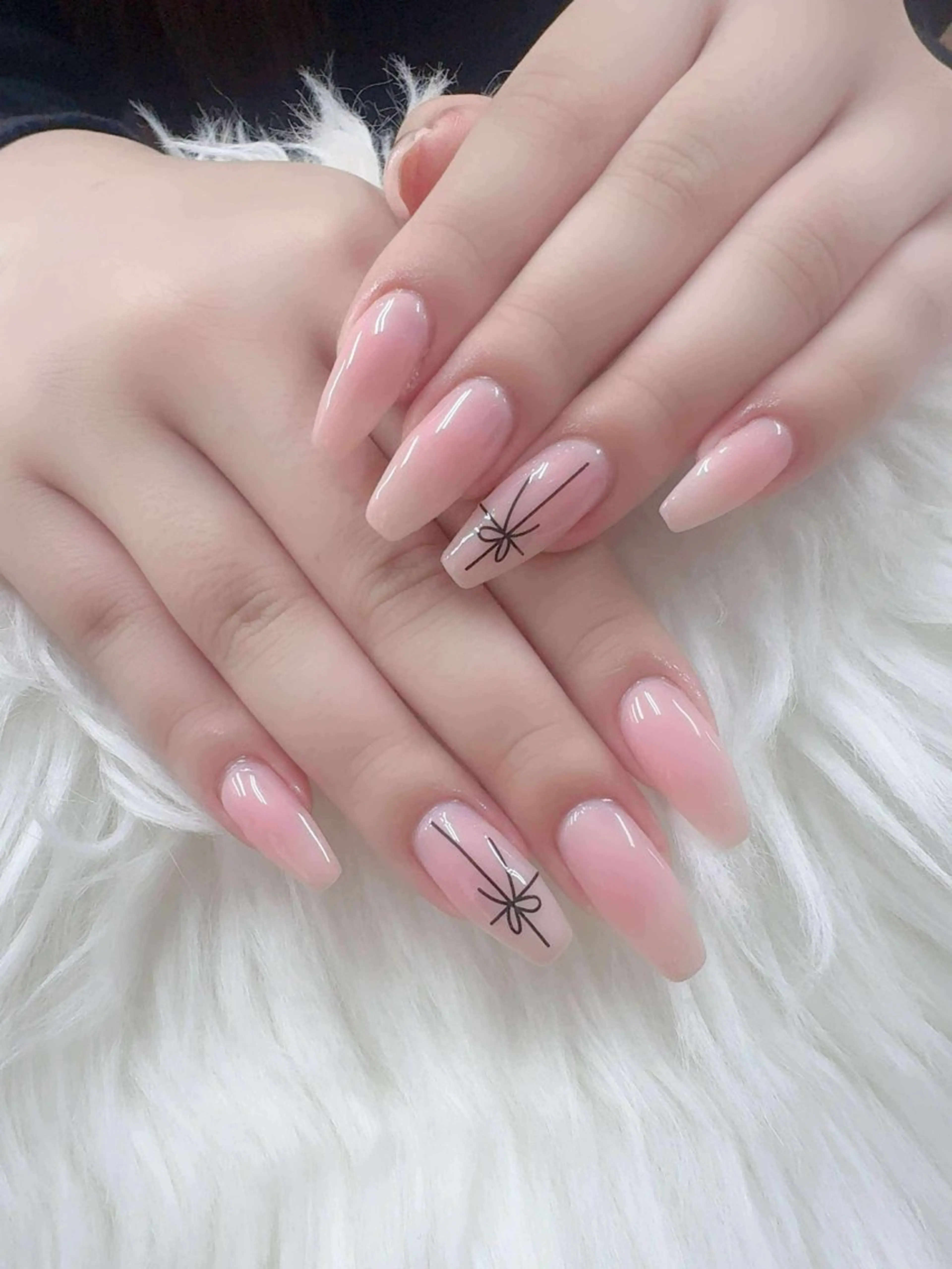 ネイル フレンチネイル グラデーション キラキラネイル 韓国ネイル マグネットネイル ハンドネイル ハンドケア Hara Nail 【パラジェル使用】のネイルデザイン