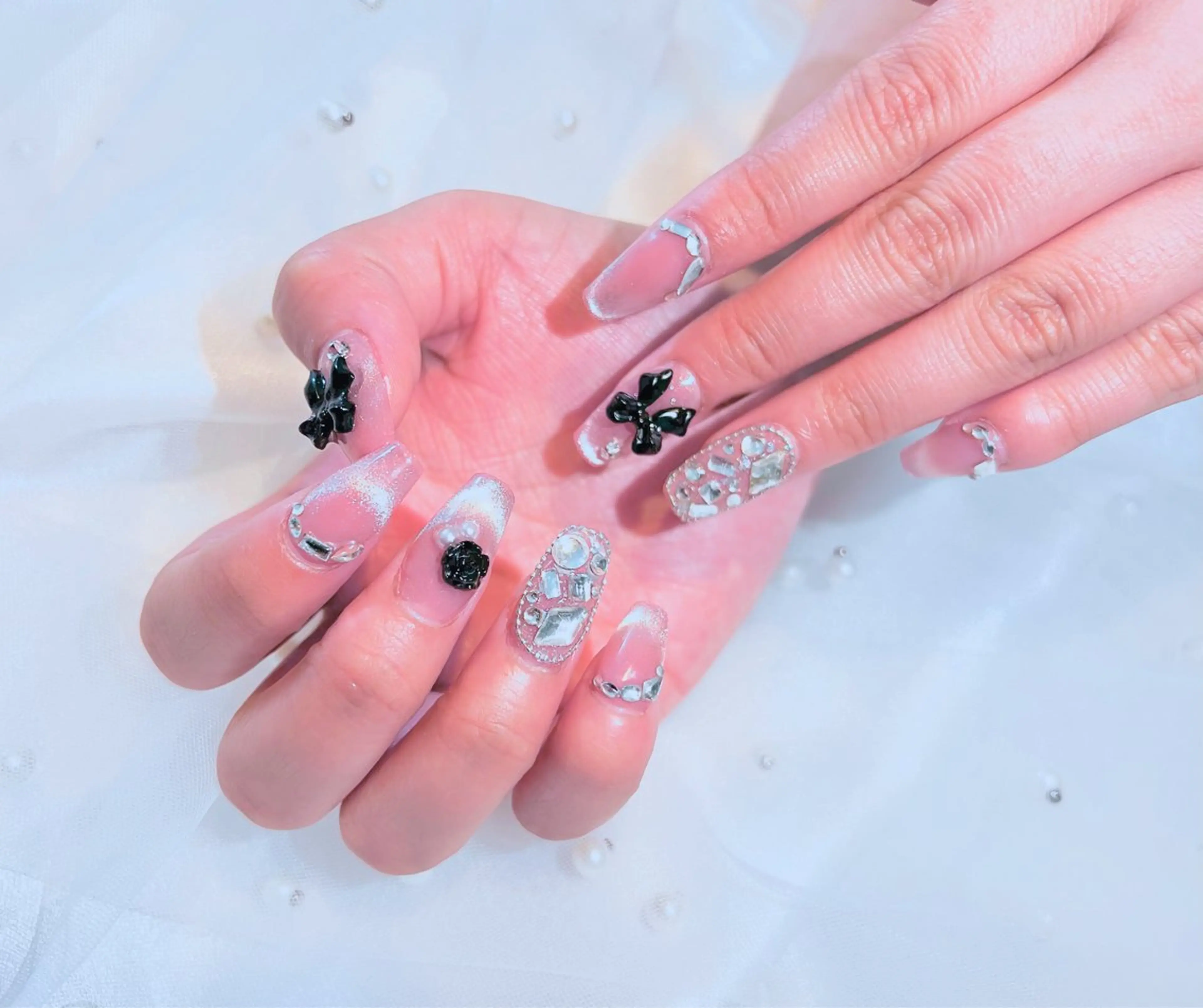 ネイル ガーリー ハンドネイル Chun Nailのネイルデザイン