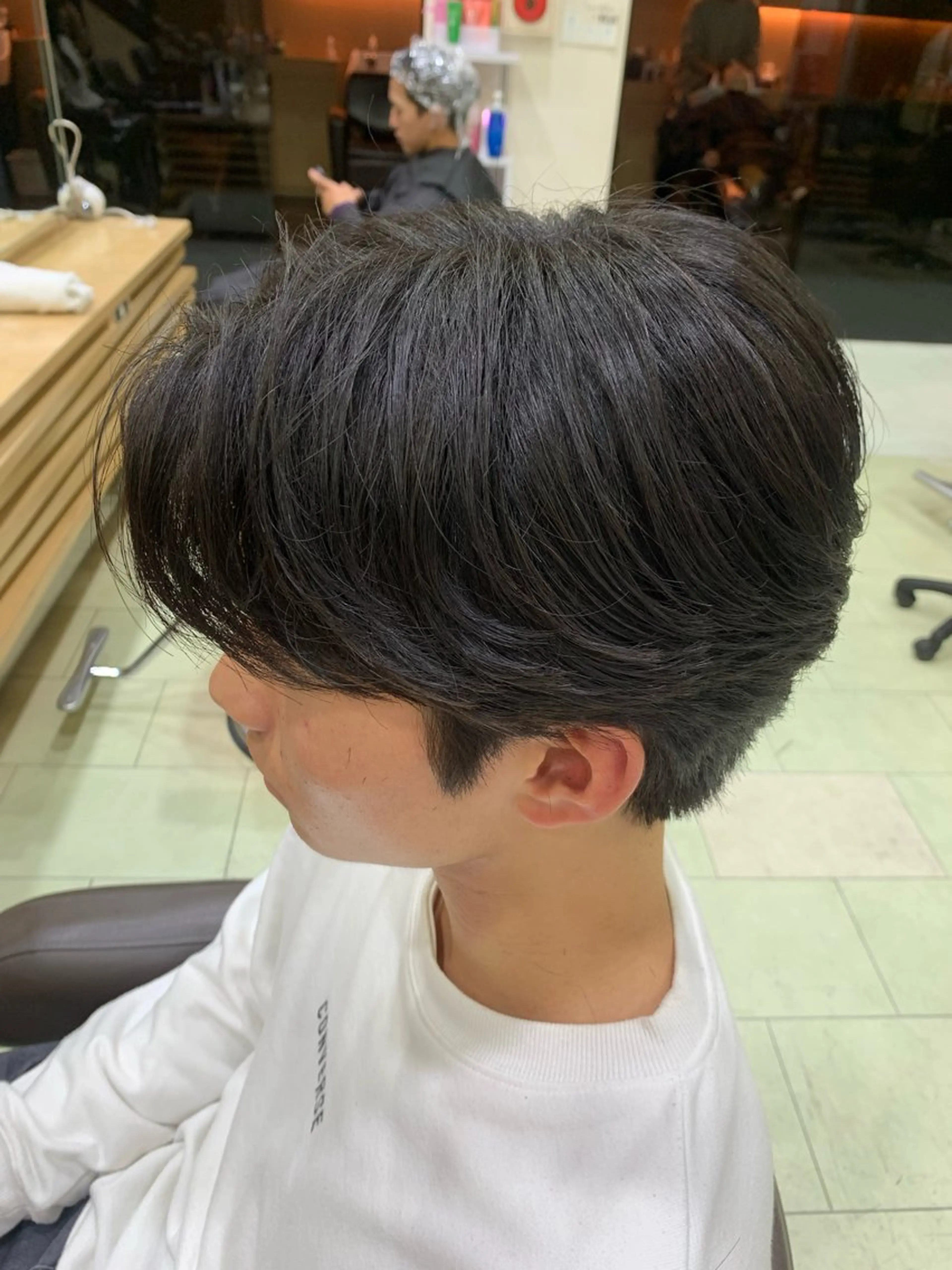 メンズ カット レイヤー/センター パート/坂本翔のヘアスタイル