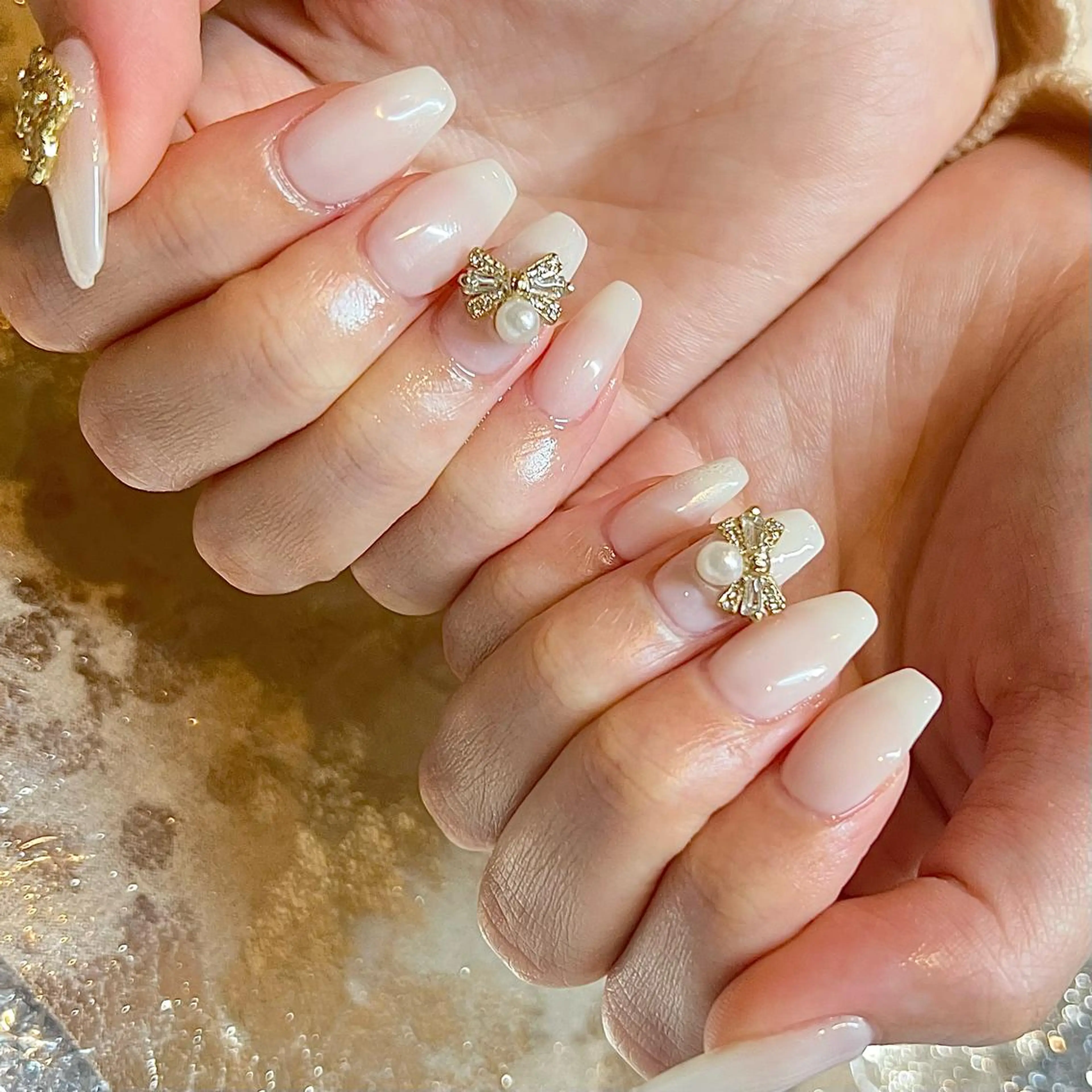 ミディアム ネイル ハンドネイル H🌺 NAILのネイルデザイン