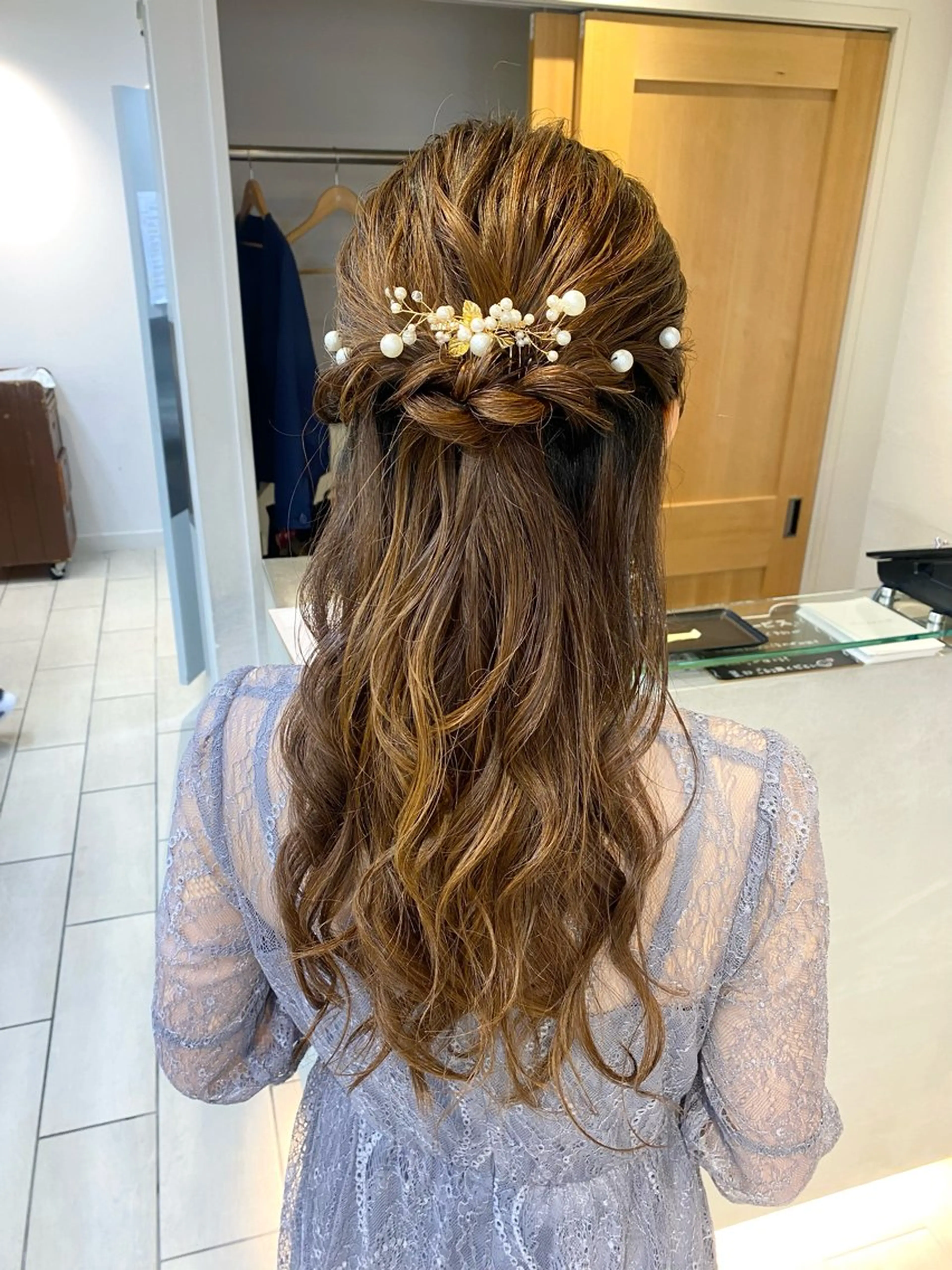 ロング ヘアアレンジ ハーフアップ 結婚式・ブライダル Aya　ブリーチなし 🌱　ダブルカラーのヘアスタイル