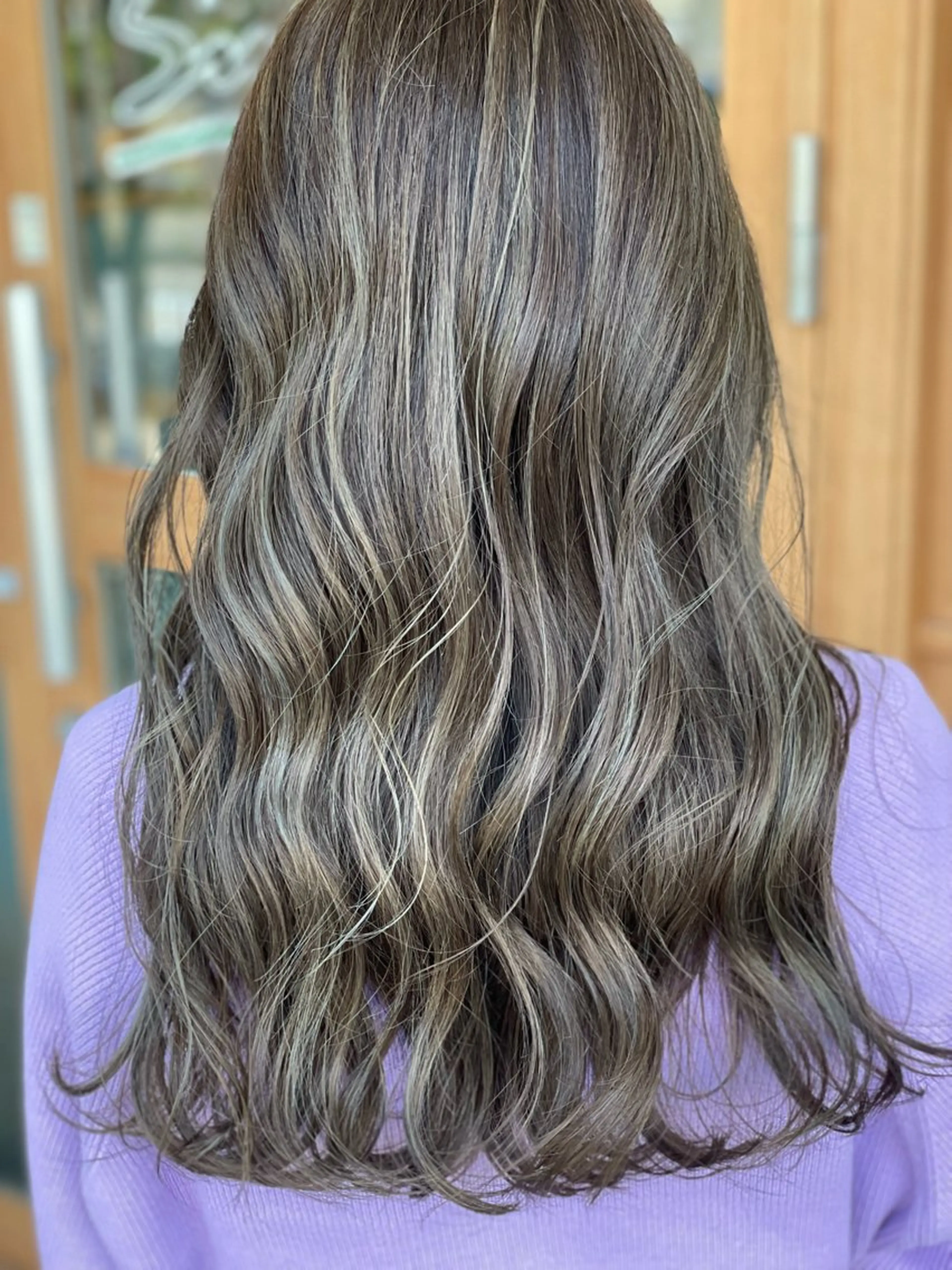 ロング カラー グレージュ ハイライトカラー カーキグレージュ ハイライト Snaly カラー特化ページのヘアスタイル