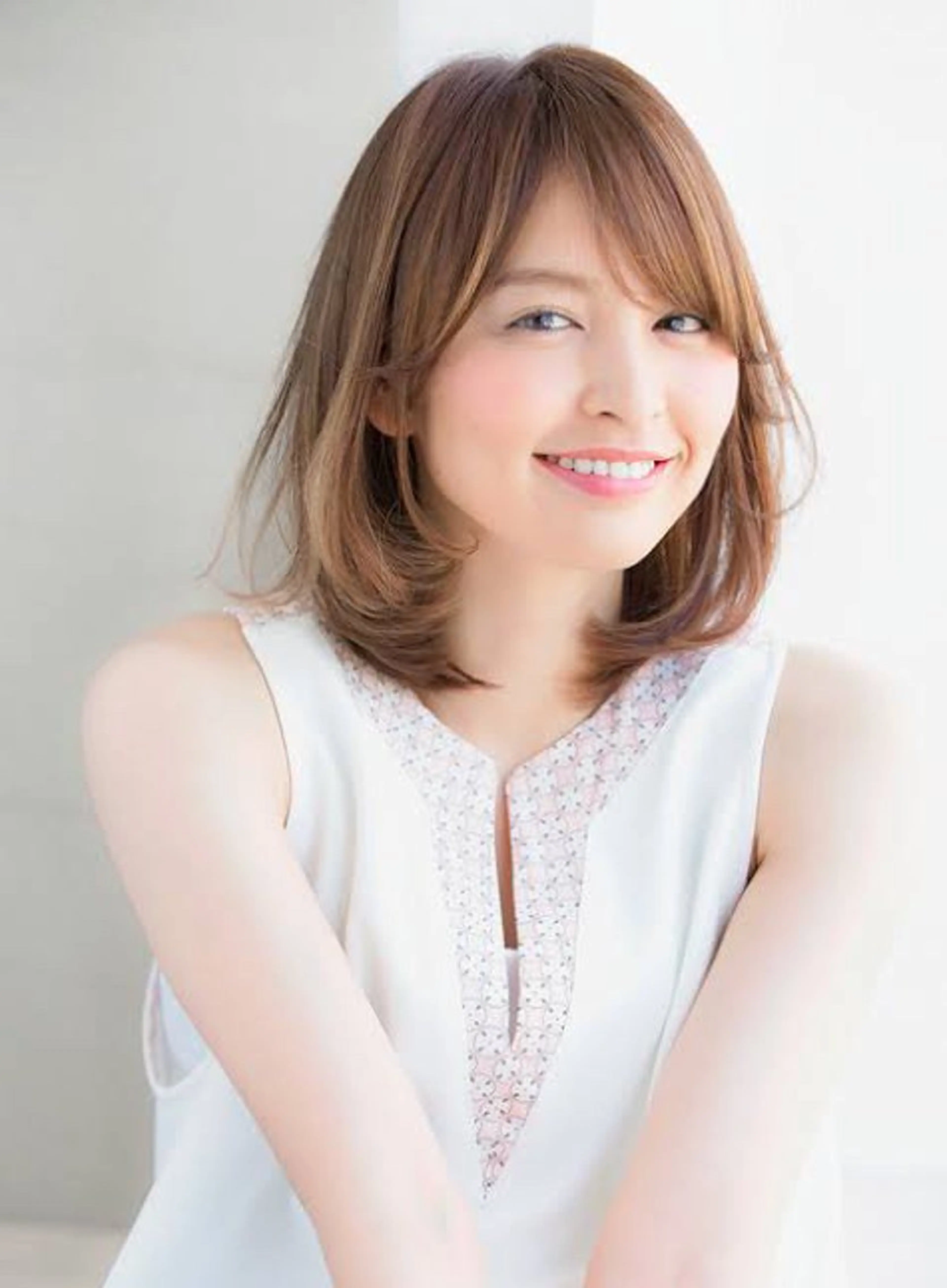 ミディアム ミディアムパーマ カットモデル ヨネダのヘアスタイル