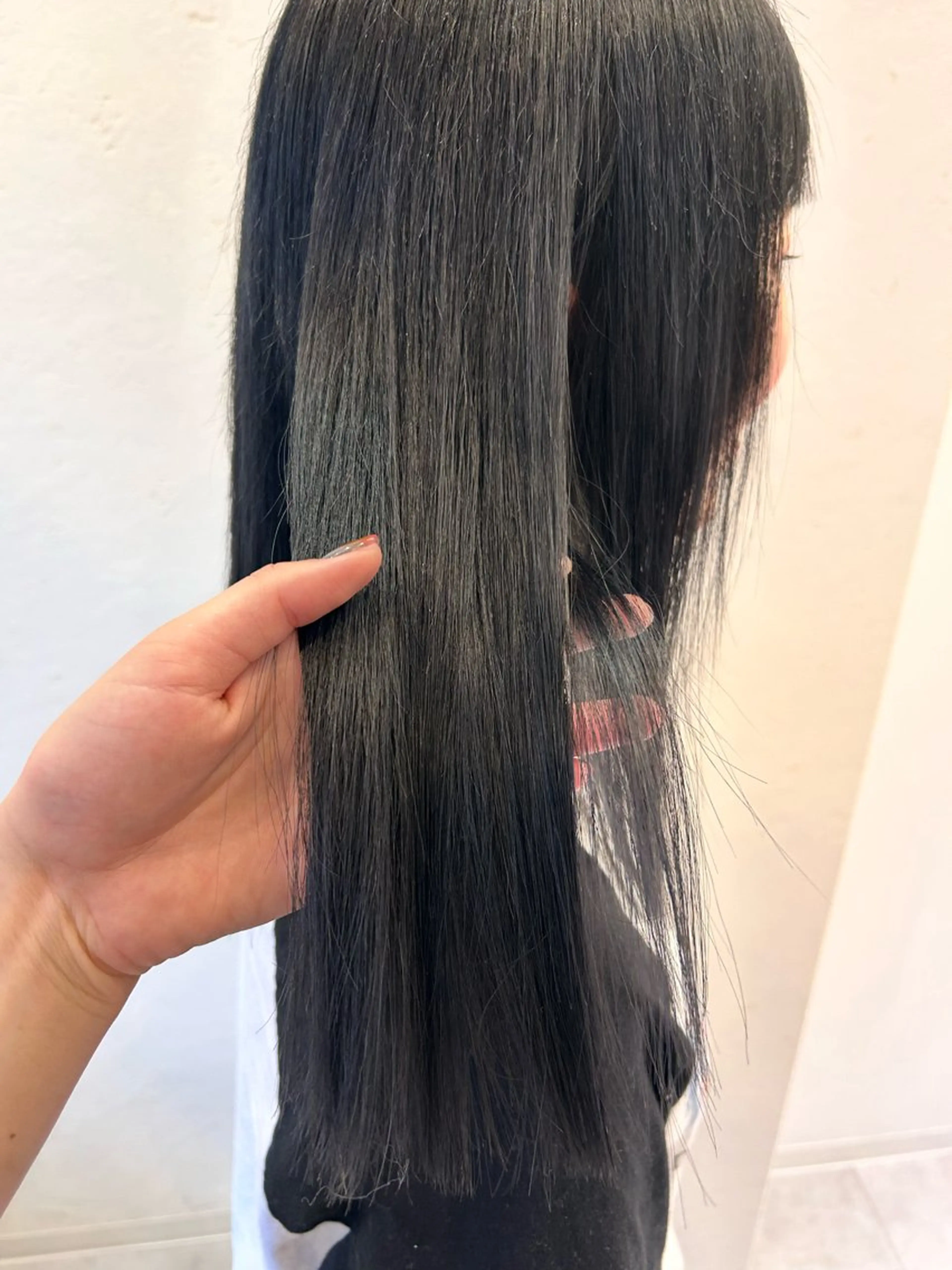 セミロング カラー 黒髪 ブルーカラー ブルーブラック ヘアカラー yuu /Carinのヘアスタイル