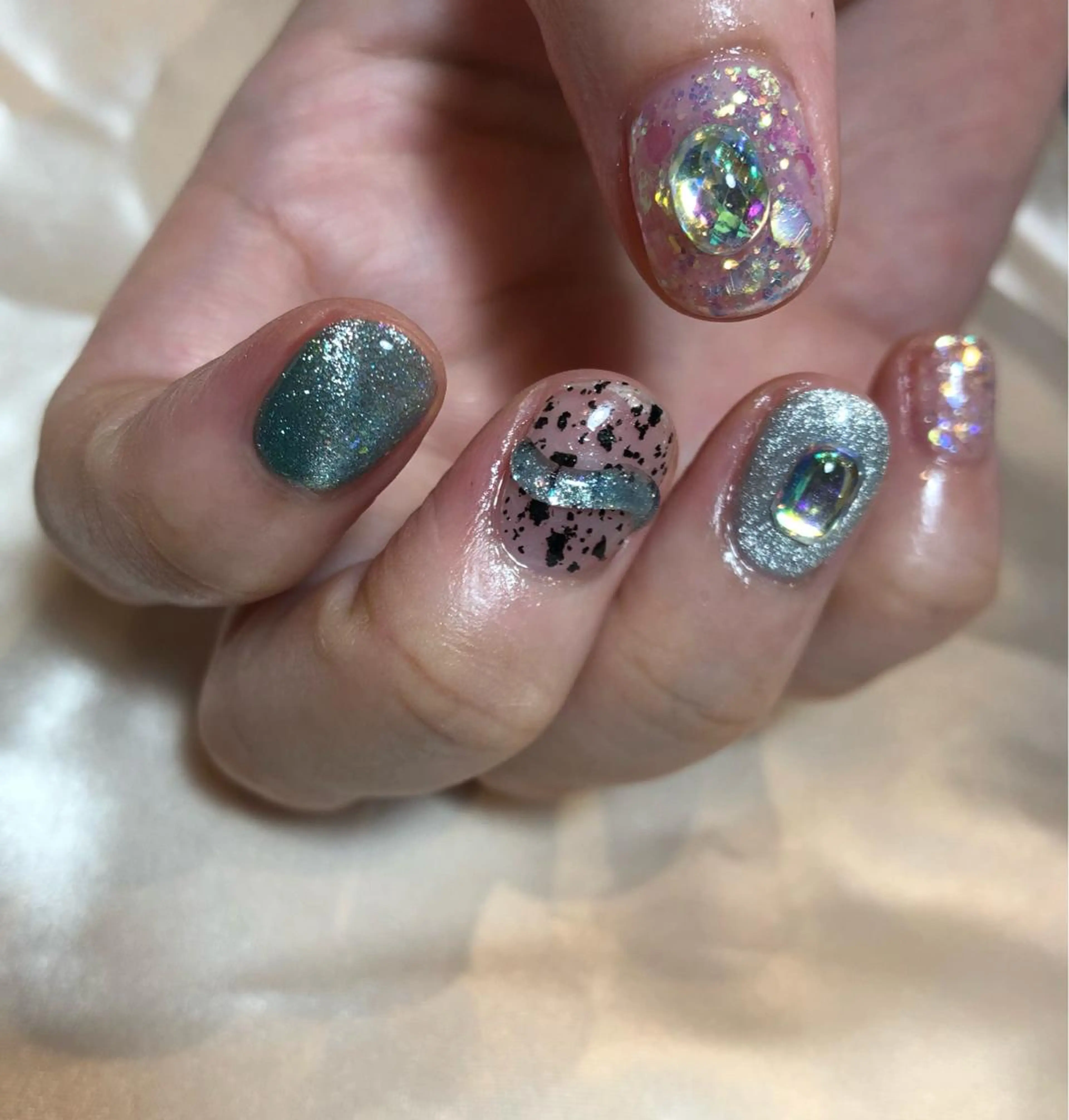 ネイル グリーン パラあり！フィルイン 美フォルムのネイルデザイン