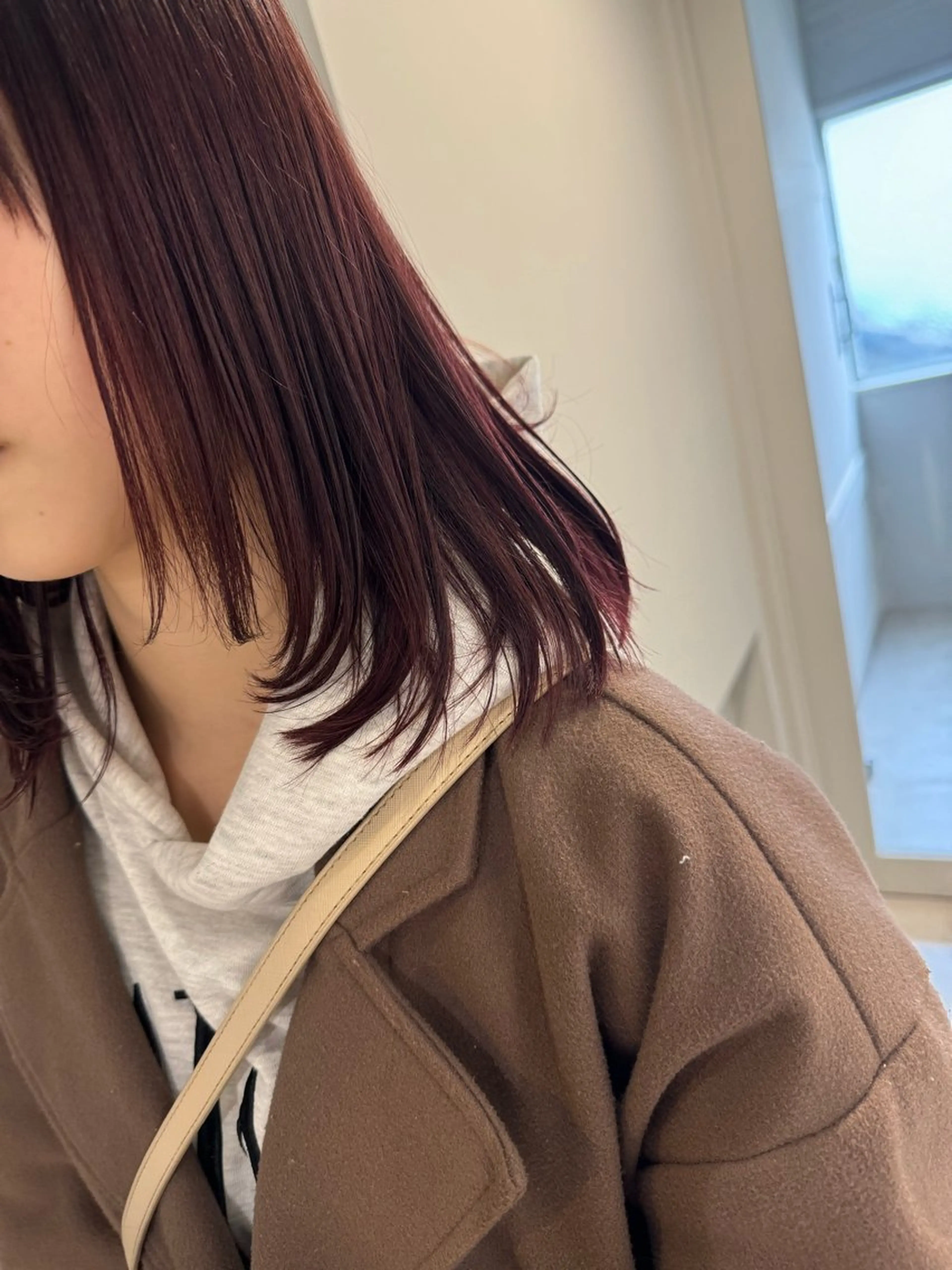 ミディアム 顔まわりレイヤー 顔周りカット レイヤーカット miyu .のヘアスタイル