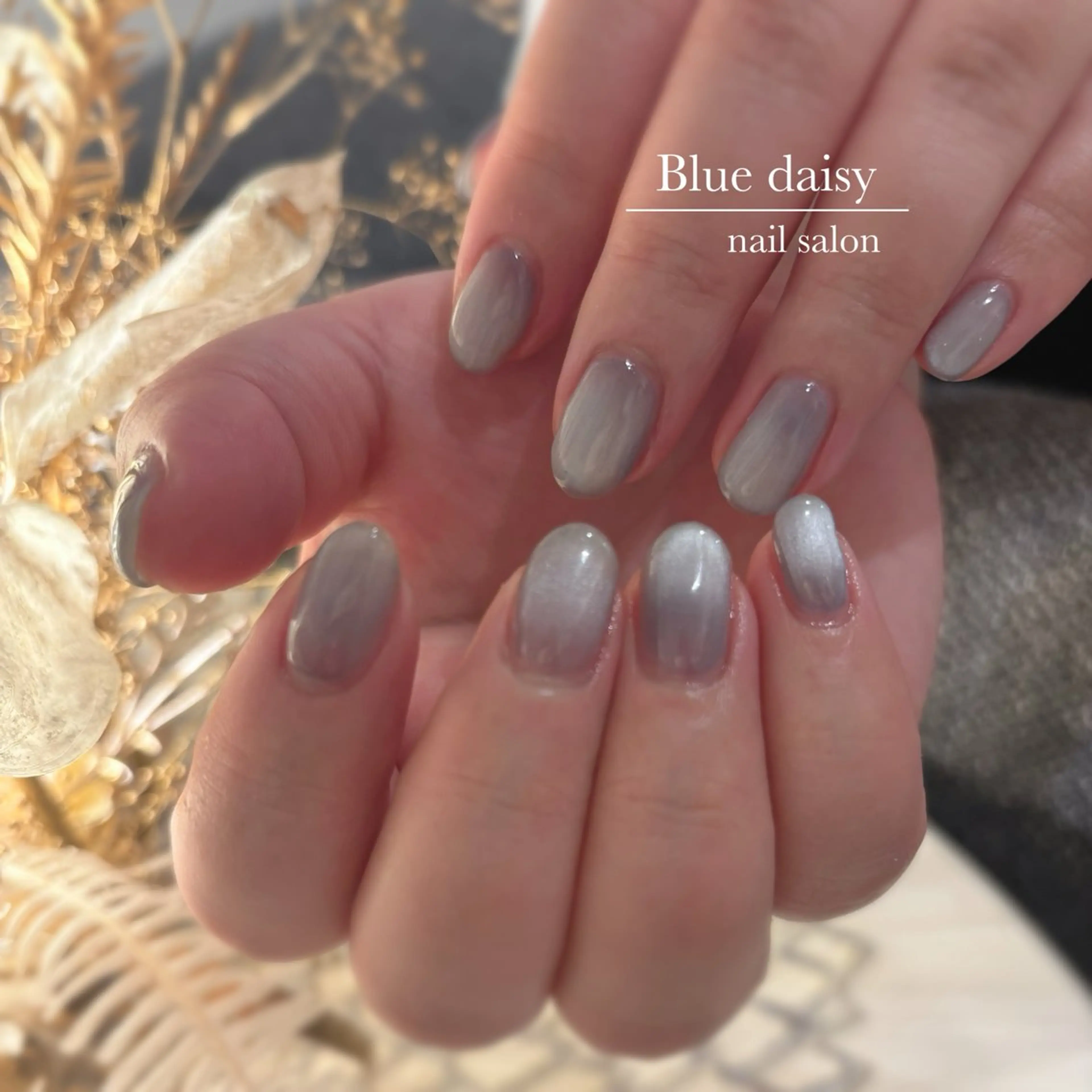 ネイル ジェルネイル 水色 マグネットネイル パラジェル 夏ネイル ハンドネイル Blue daisy 栄本店のネイルデザイン