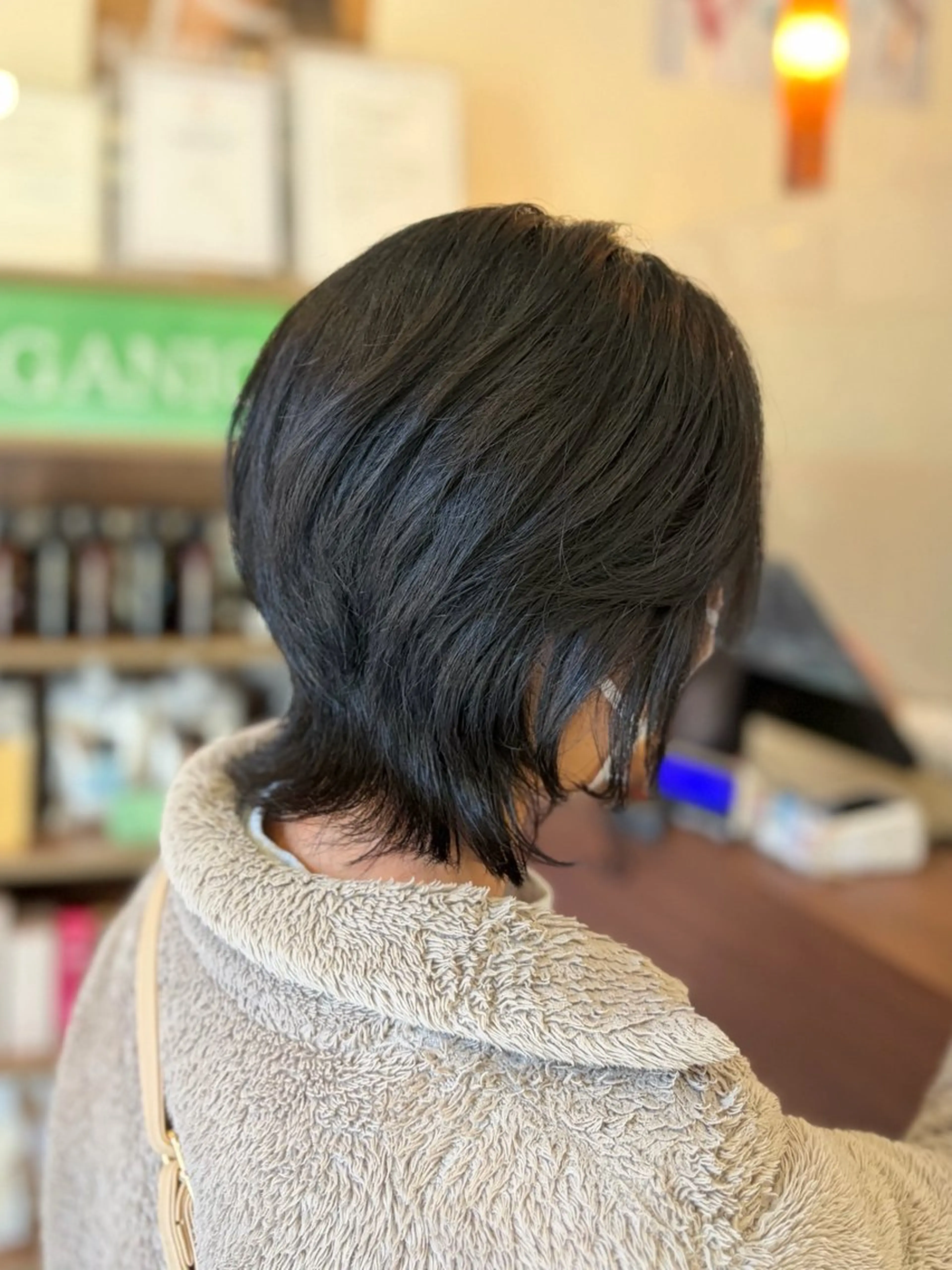 ミディアム レイヤーカット ウルフカット ウルフレイヤー カット Aphrodite 横手 亜紀のヘアスタイル