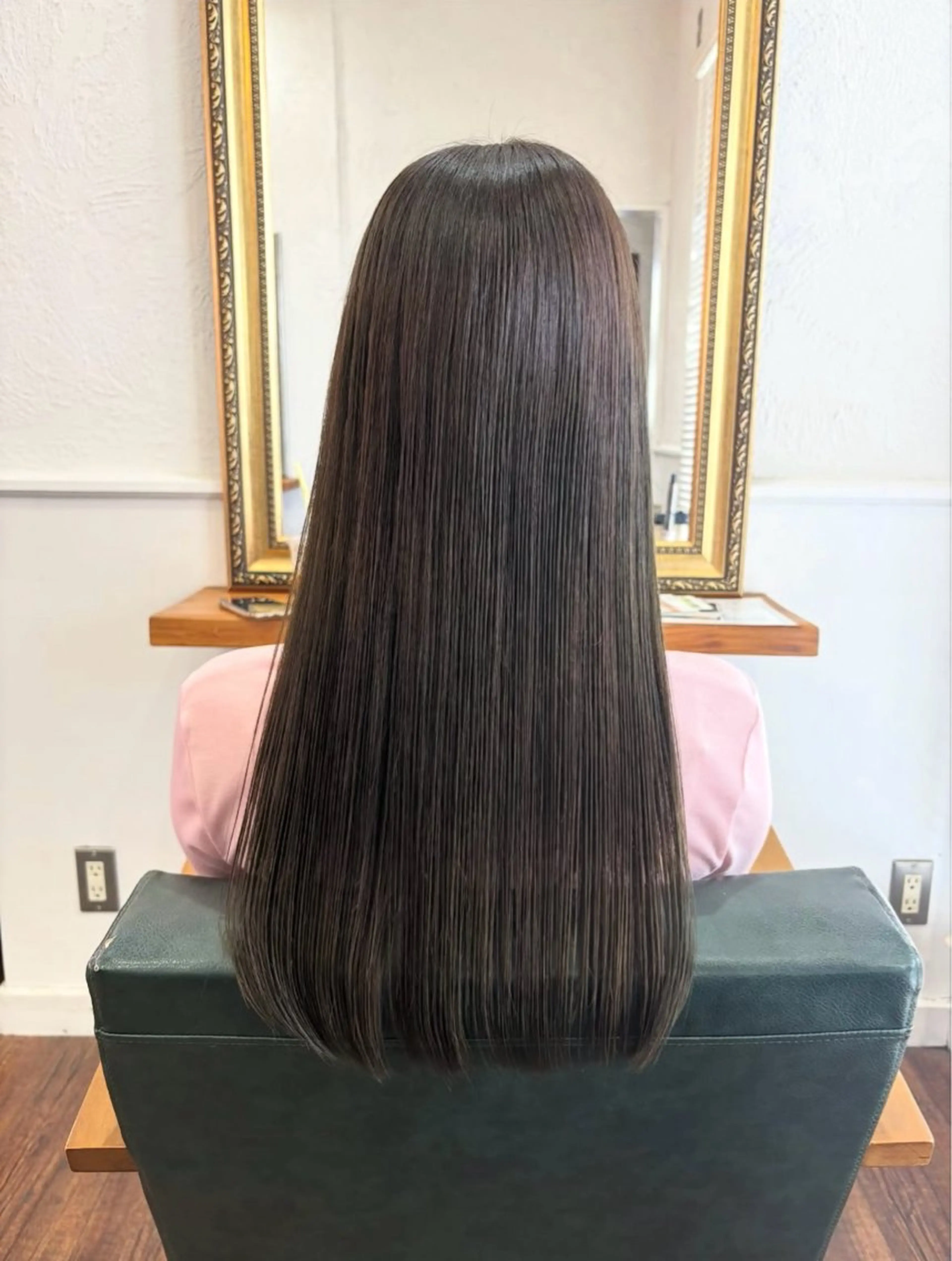 ロング カラー ベージュカラー 透明感カラー オリーブベージュ 髪質改善 トリートメント カット ヘアカラー トリートメント 江原 彩華のヘアスタイル