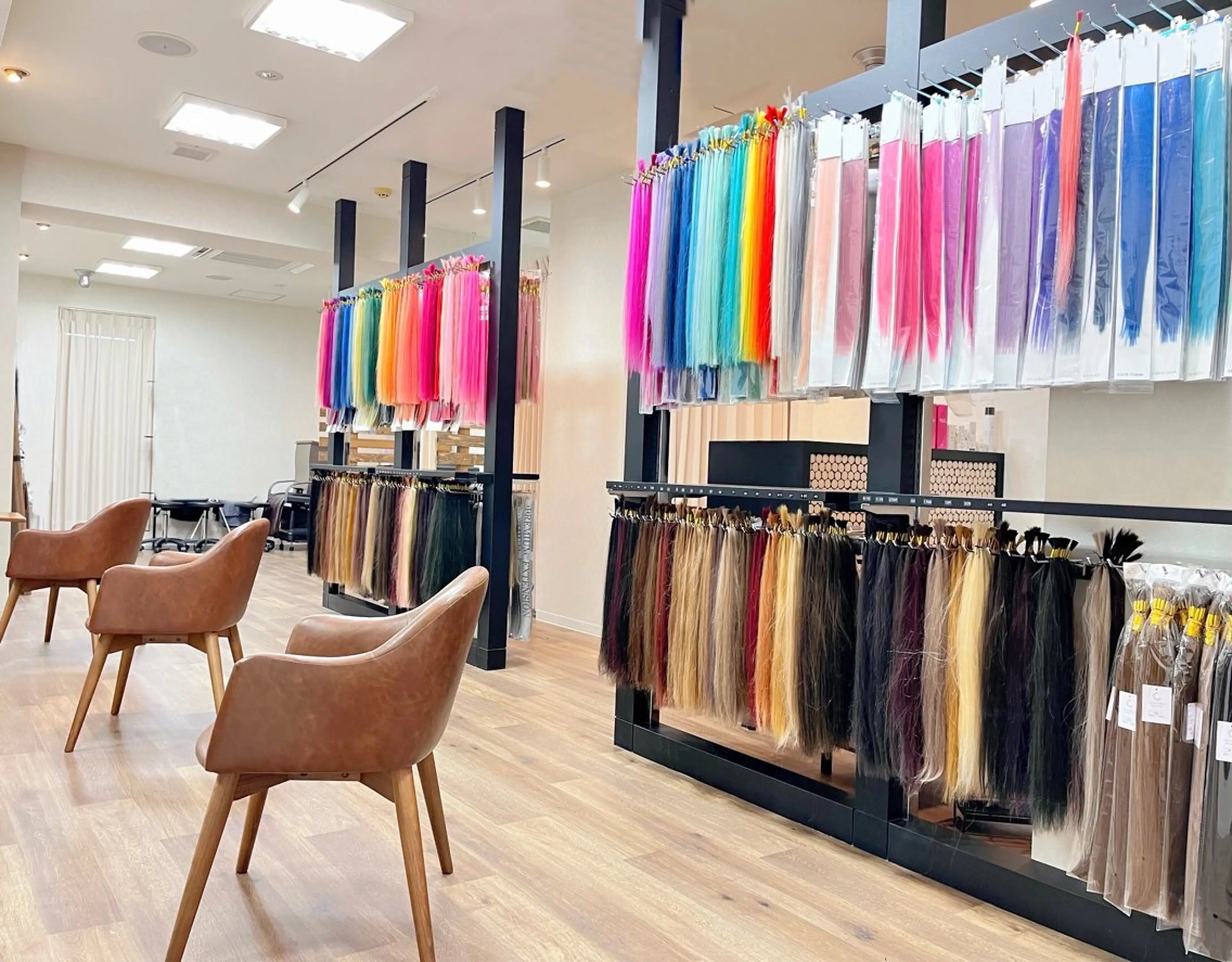 カラー まつげパーマと ヘアーエクステ専門店のヘアスタイル