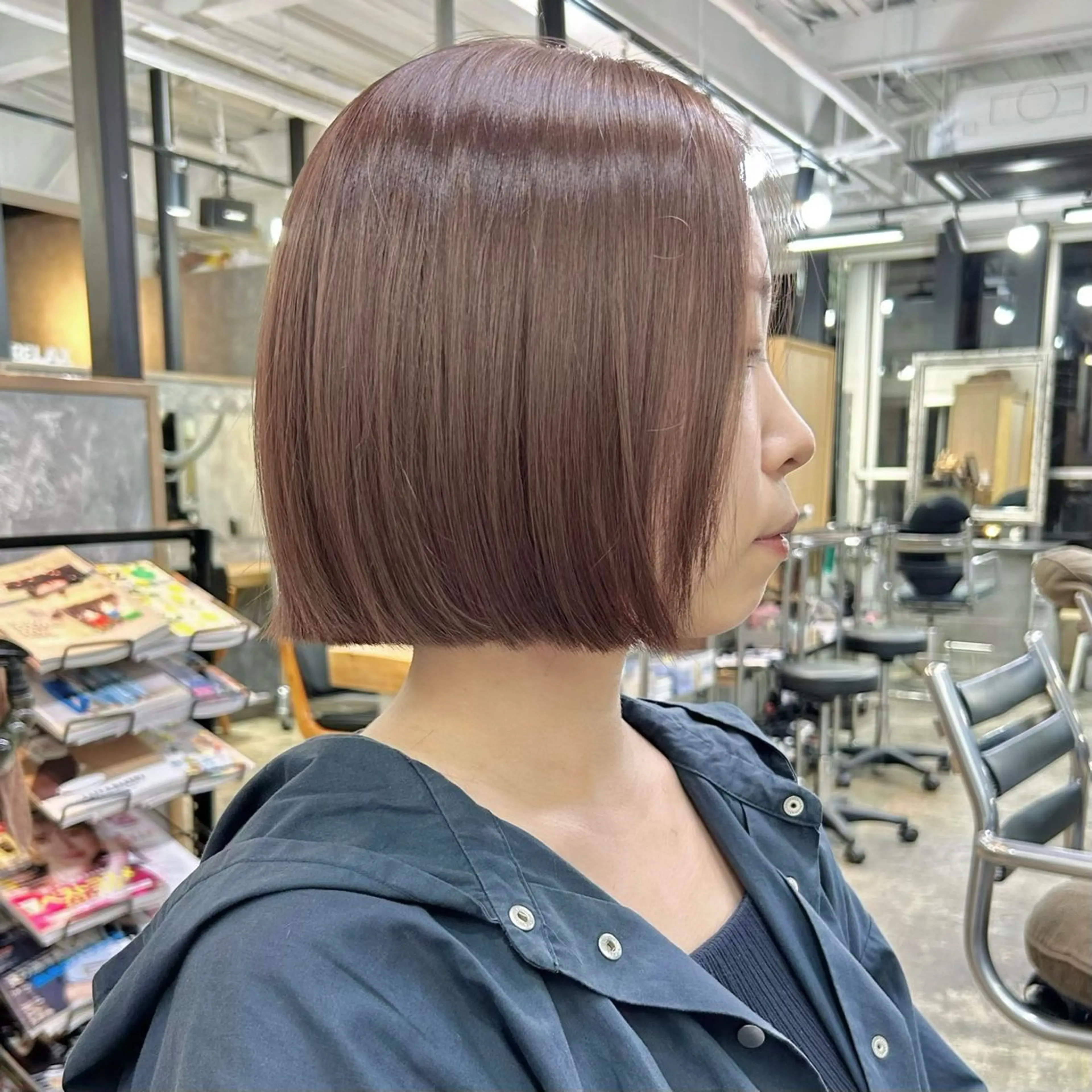 ショート 切りっぱなしボブ ボブ カット ヘアカラー トリートメント ボブ/縮毛矯正/ レイヤー/塚田のヘアスタイル