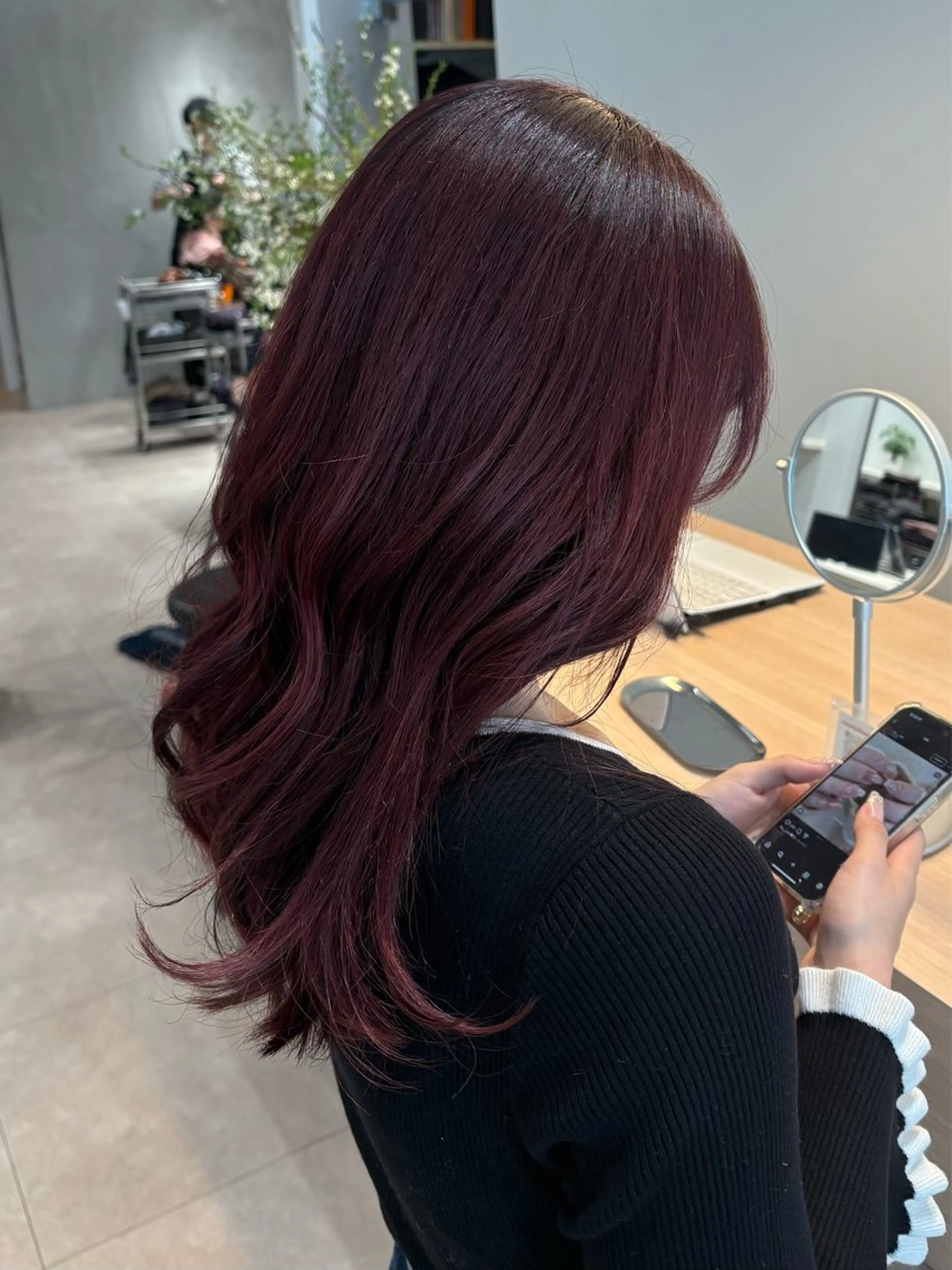 セミロング カラー ブリーチ ピンクカラー レッドカラー ナカジユイ 〈完全個室〉のヘアスタイル