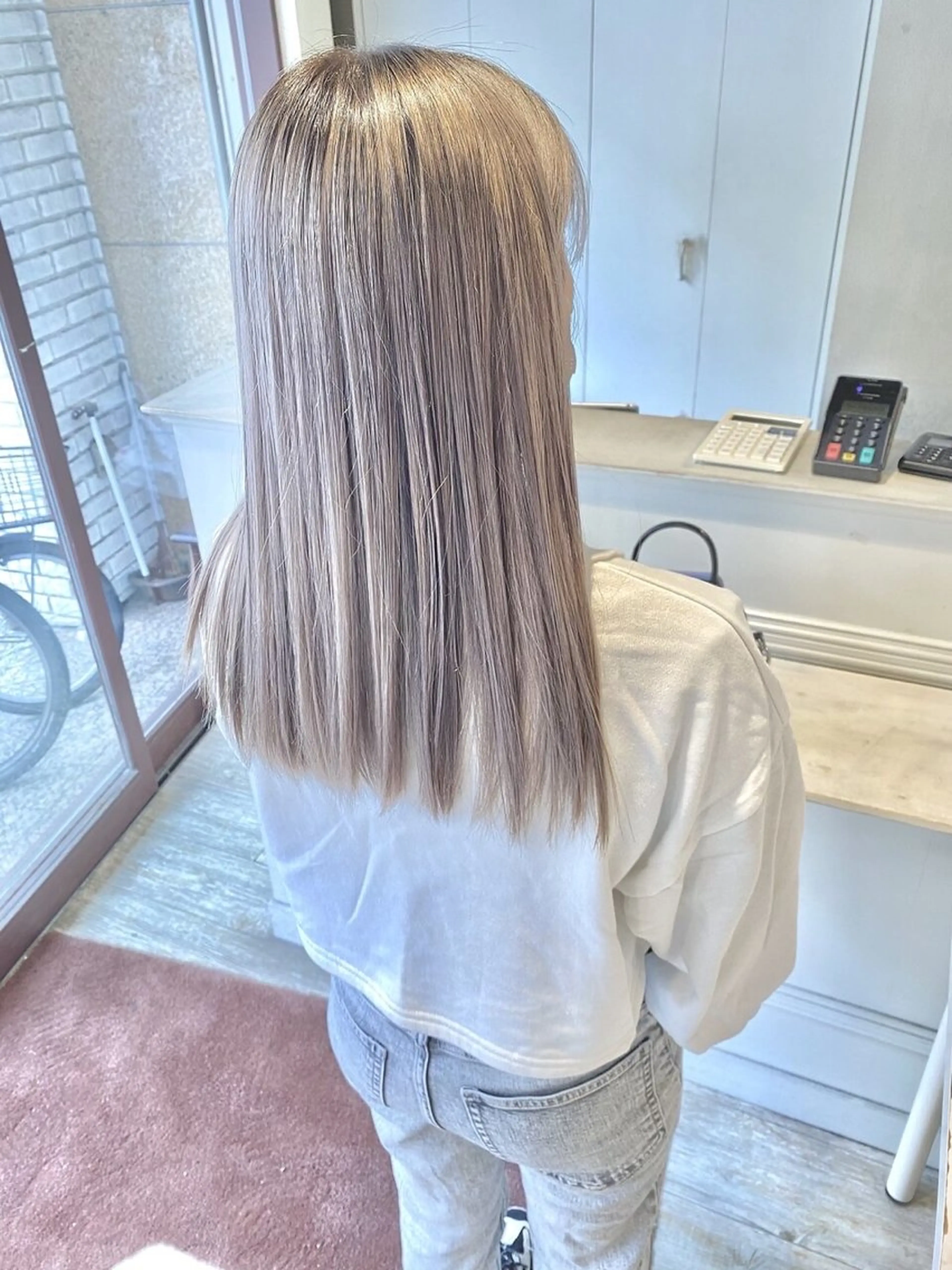 👑人気Ｎｏ．1透明感抜群👑カット＋ブリーチ＋髪質改善カラー＋トリートメント   ¥15400の写真