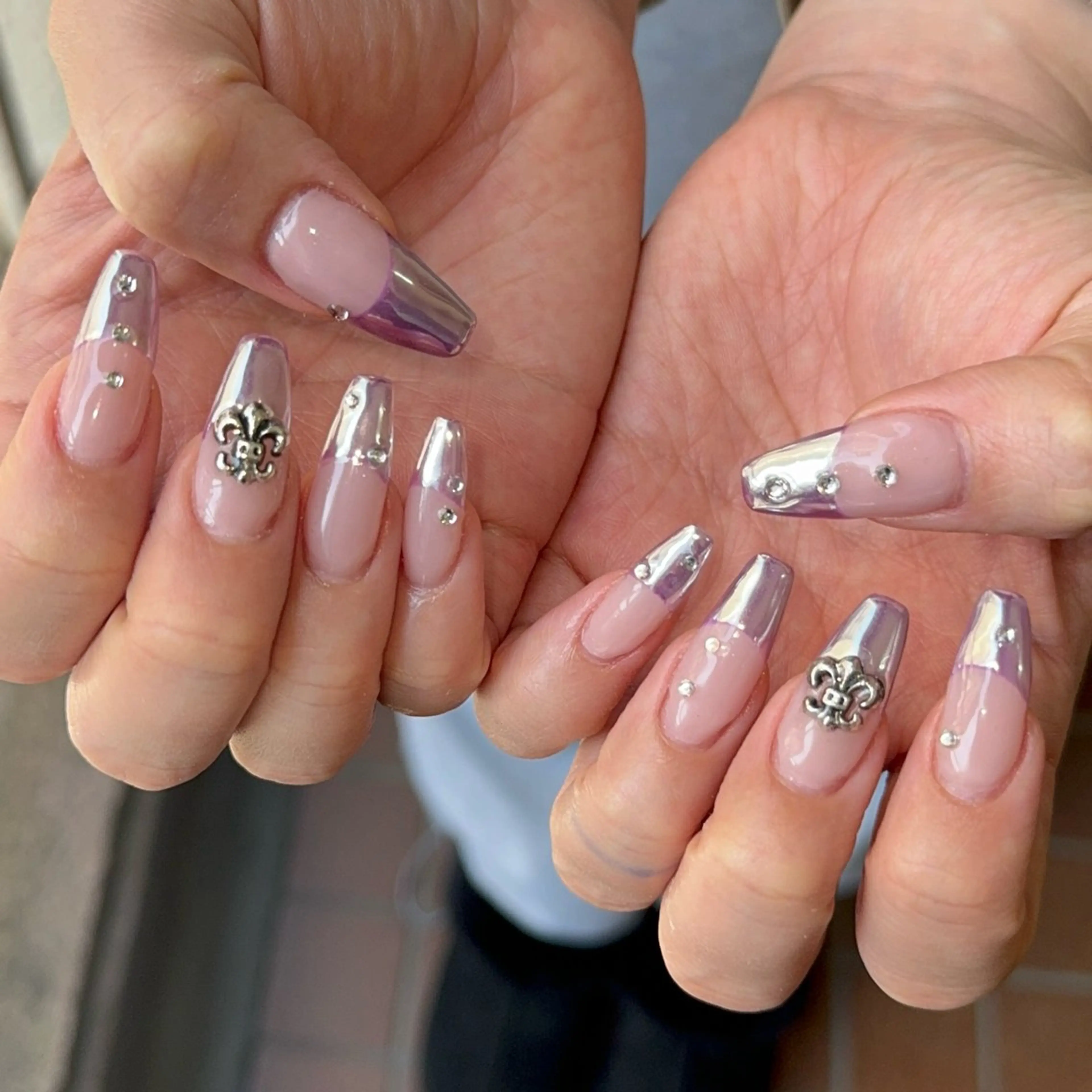 ネイル ミラーネイル 黒川 実祐のネイルデザイン