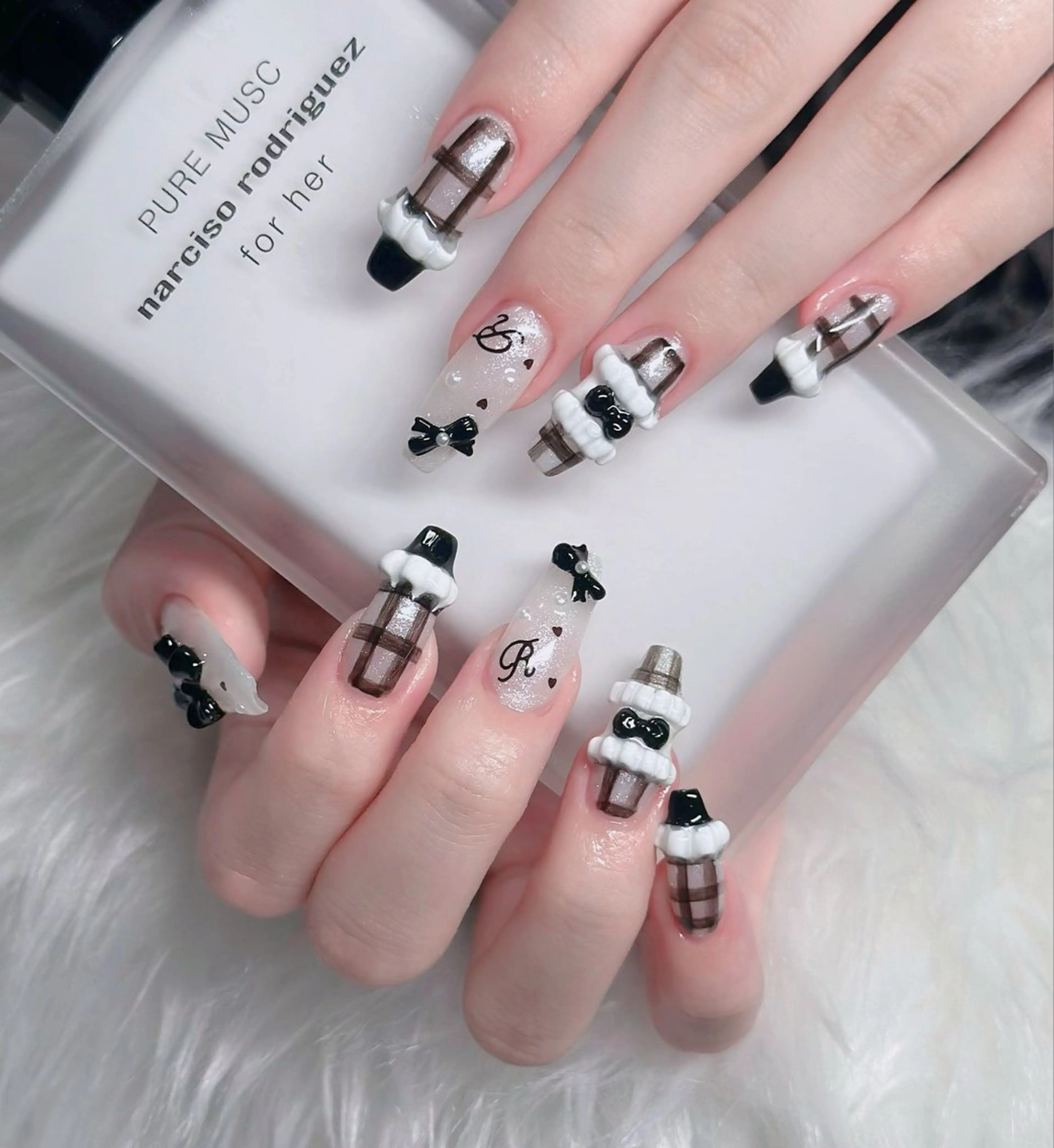 ネイル フレンチネイル ジェルネイル ガラスフレンチ ハロウィン ハート ハンドネイル H.baby Nail Salonのネイルデザイン