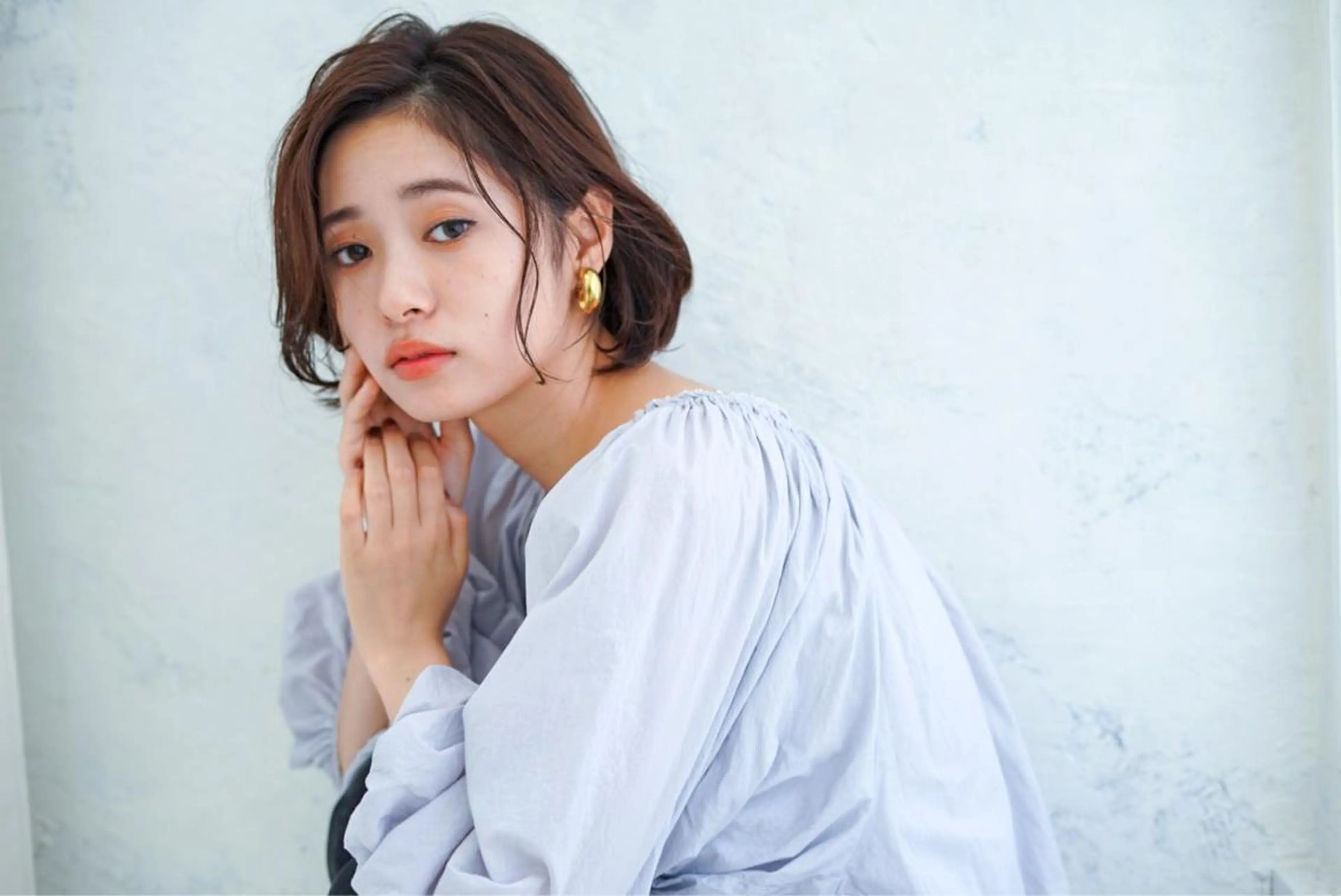 ミディアム カラー パーマ ミディアムパーマ アッシュ ブリーチ ケアブリーチ 透明感カラー モリシュンスケ /レイヤー/髪質改善のヘアスタイル