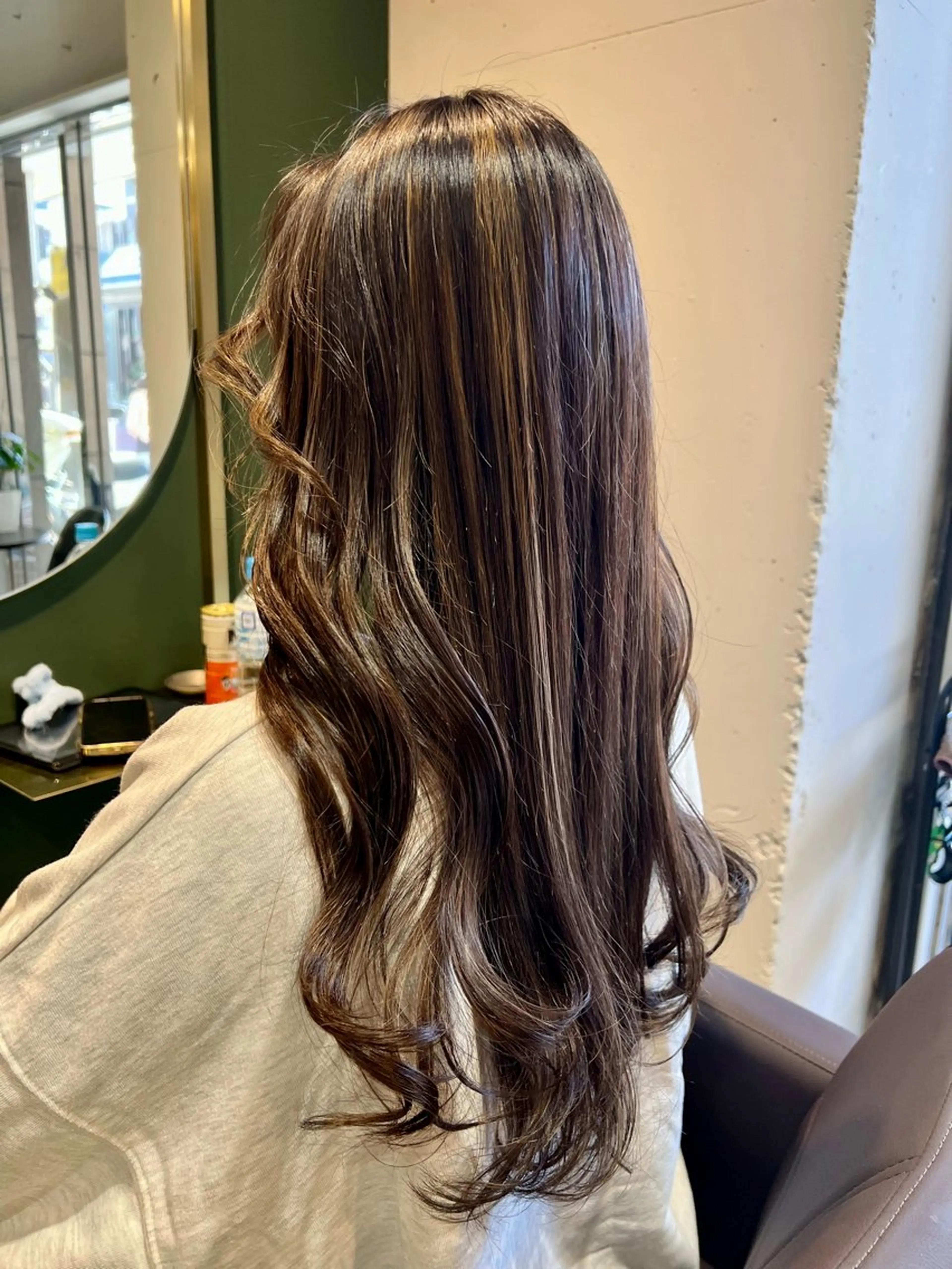 ロング カラー ハイライトカラー ハイライト ヘアカラー トリートメント ヘッドスパ カラースペシャリスト しょう🧑🏼‍🎨のヘアスタイル