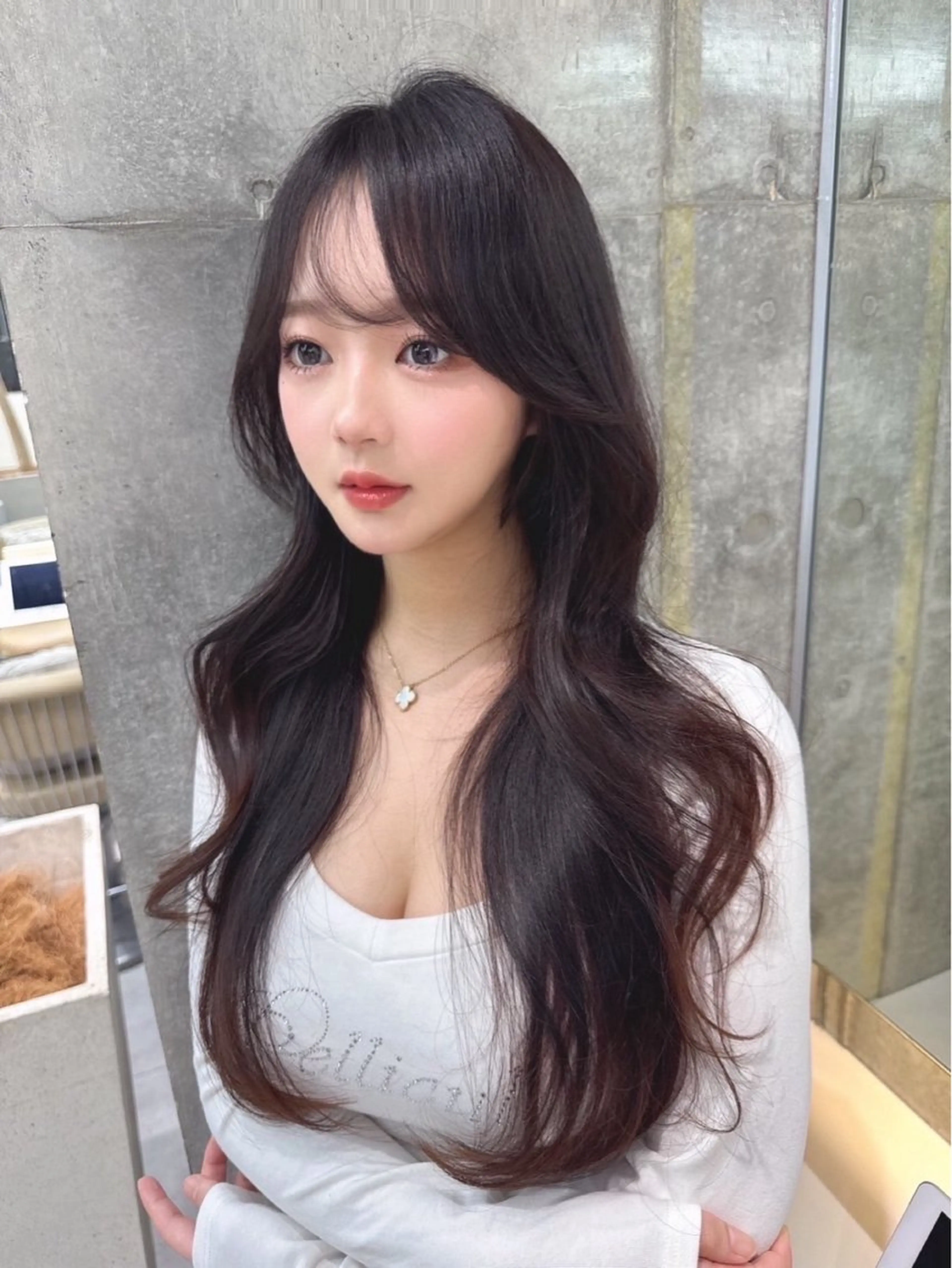 ロング カット ヘアカラー トリートメント shion 透明感カラーのヘアスタイル