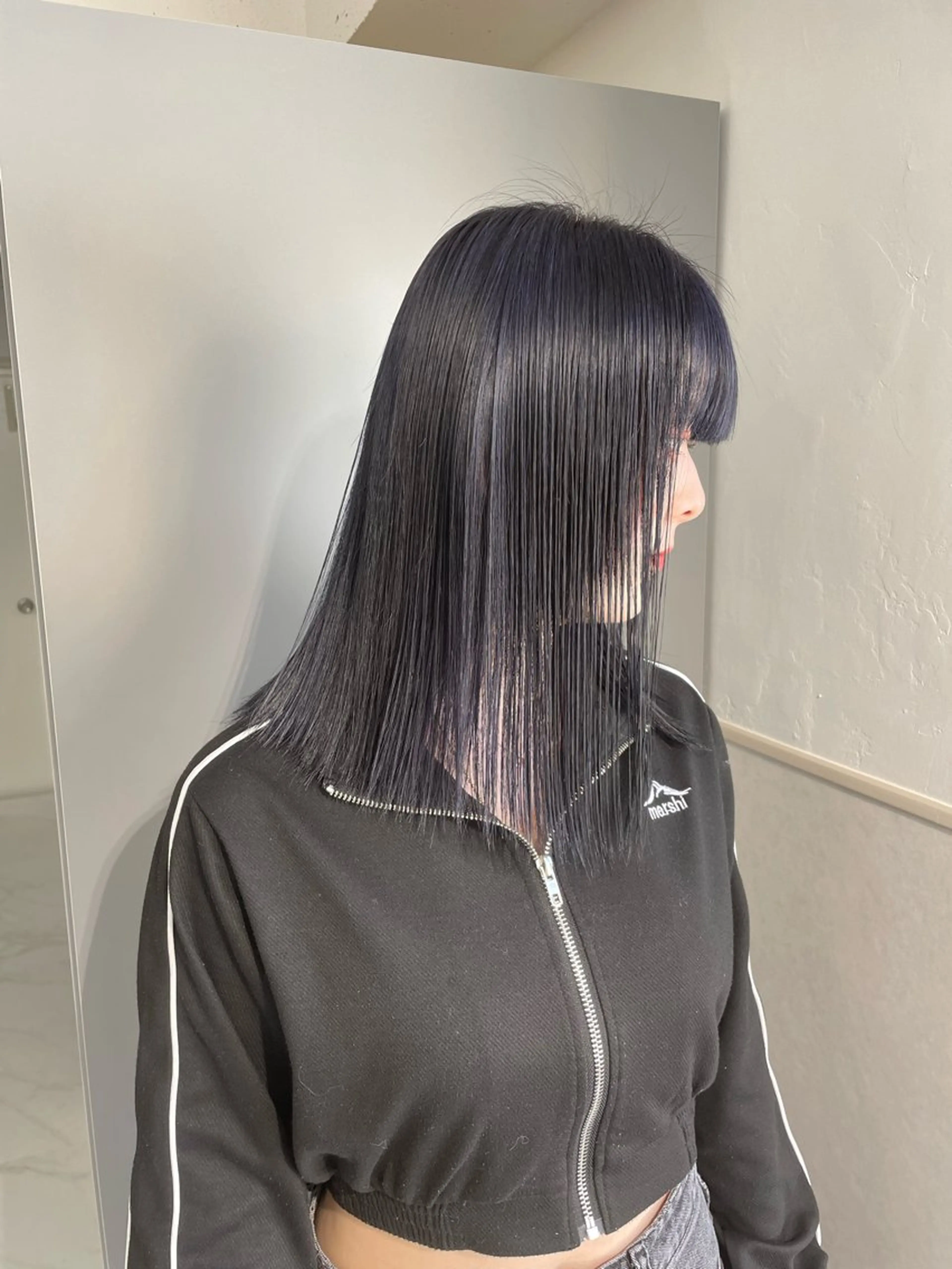 ミディアム カラー 黒髪 ブルーカラー ブルーブラック 透明感カラー ヘアカラー ハイトーン/ボブ /HBL/AYUNAのヘアスタイル