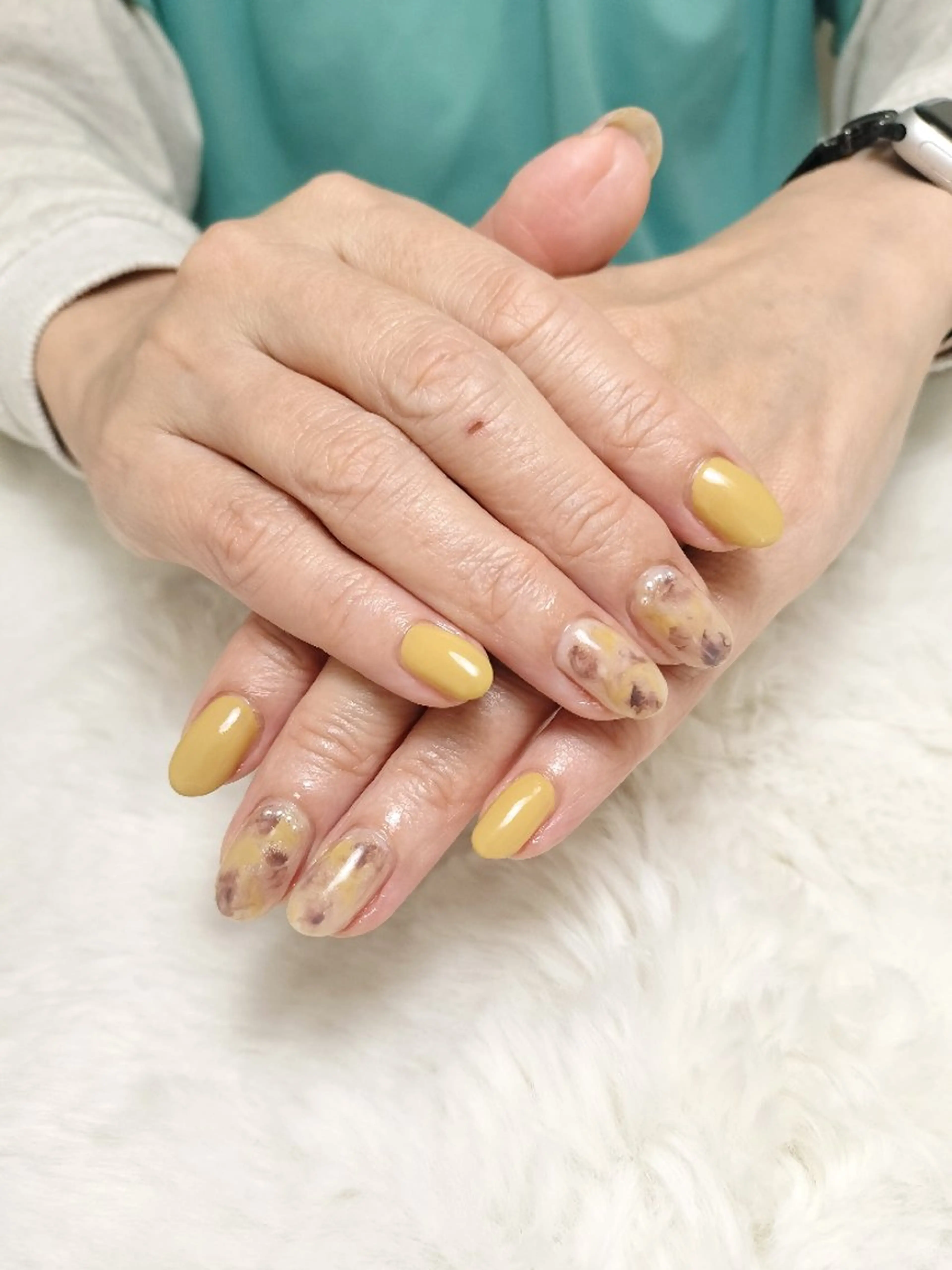 ネイル ニュアンスネイル 黄色 megumi. sのネイルデザイン