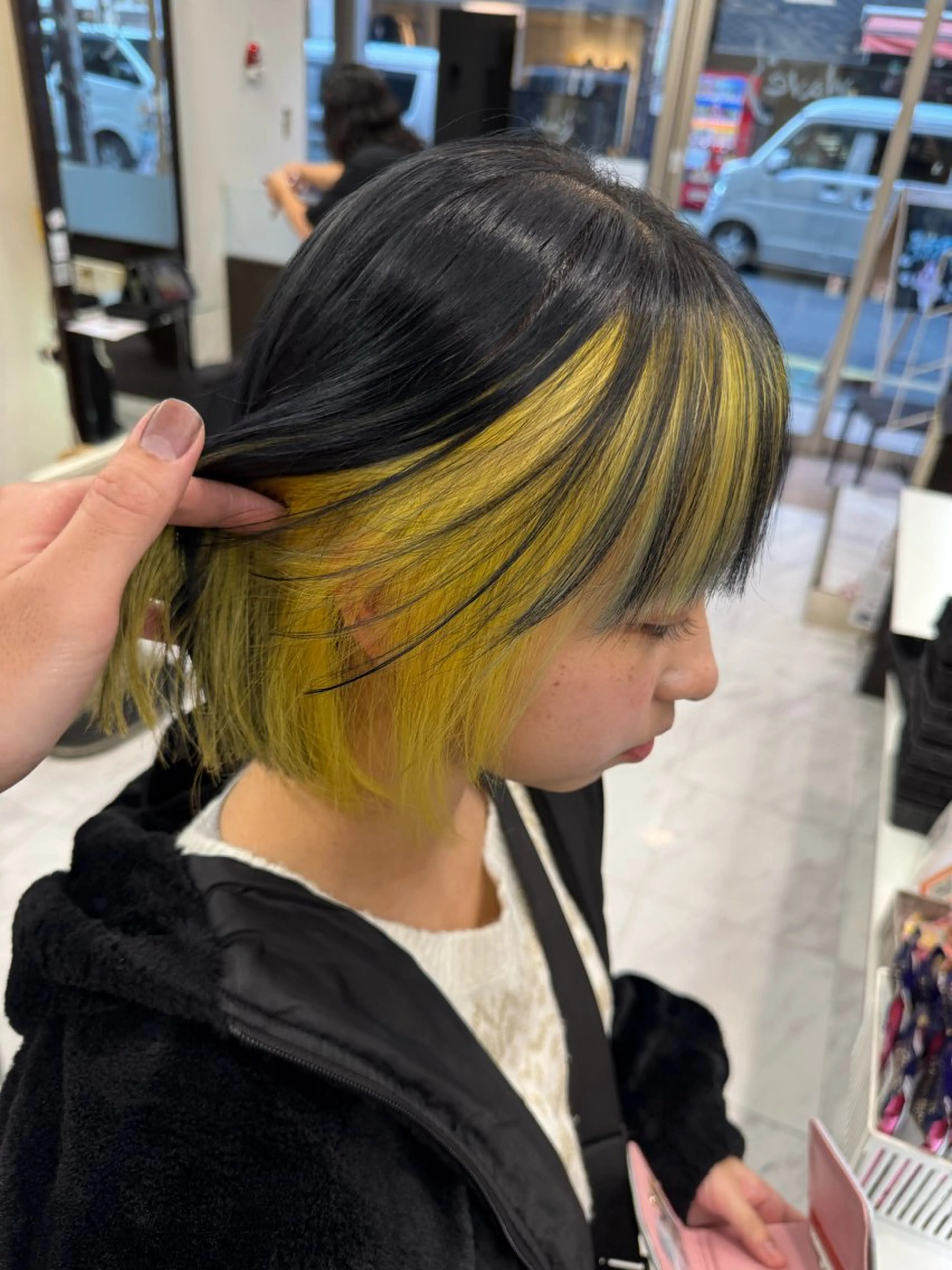 ミディアム カラー ヘアアレンジ 切りっぱなしボブ ミストバング 黒髪 ブリーチ ブルーカラー カット ヘアカラー トリートメント 目黒 碧人のヘアスタイル
