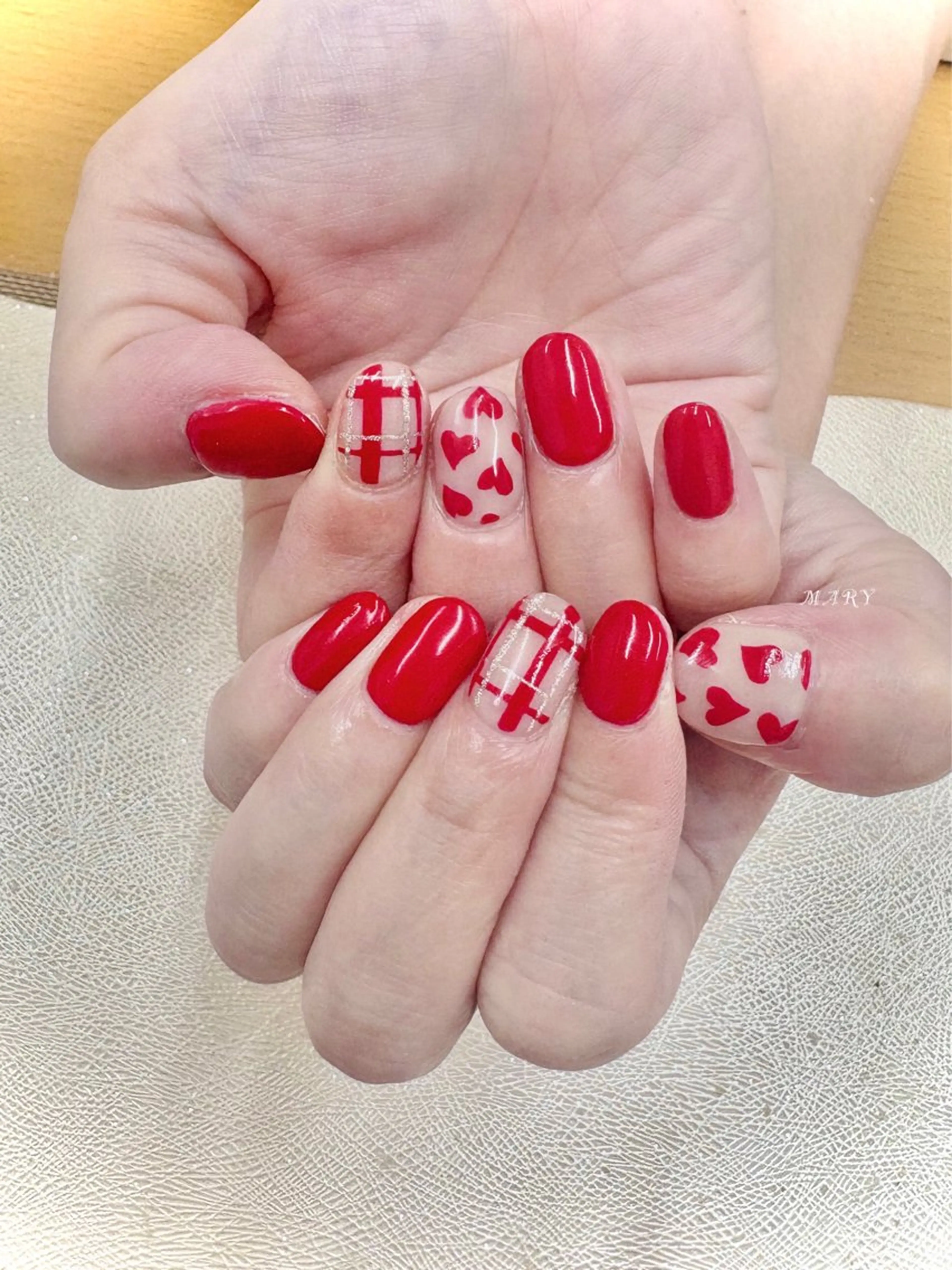 ネイル ハート ニュアンスネイル ワンカラーネイル 赤色 ハンドネイル Mary nail所属・Mary nail .narumiのネイルデザイン
