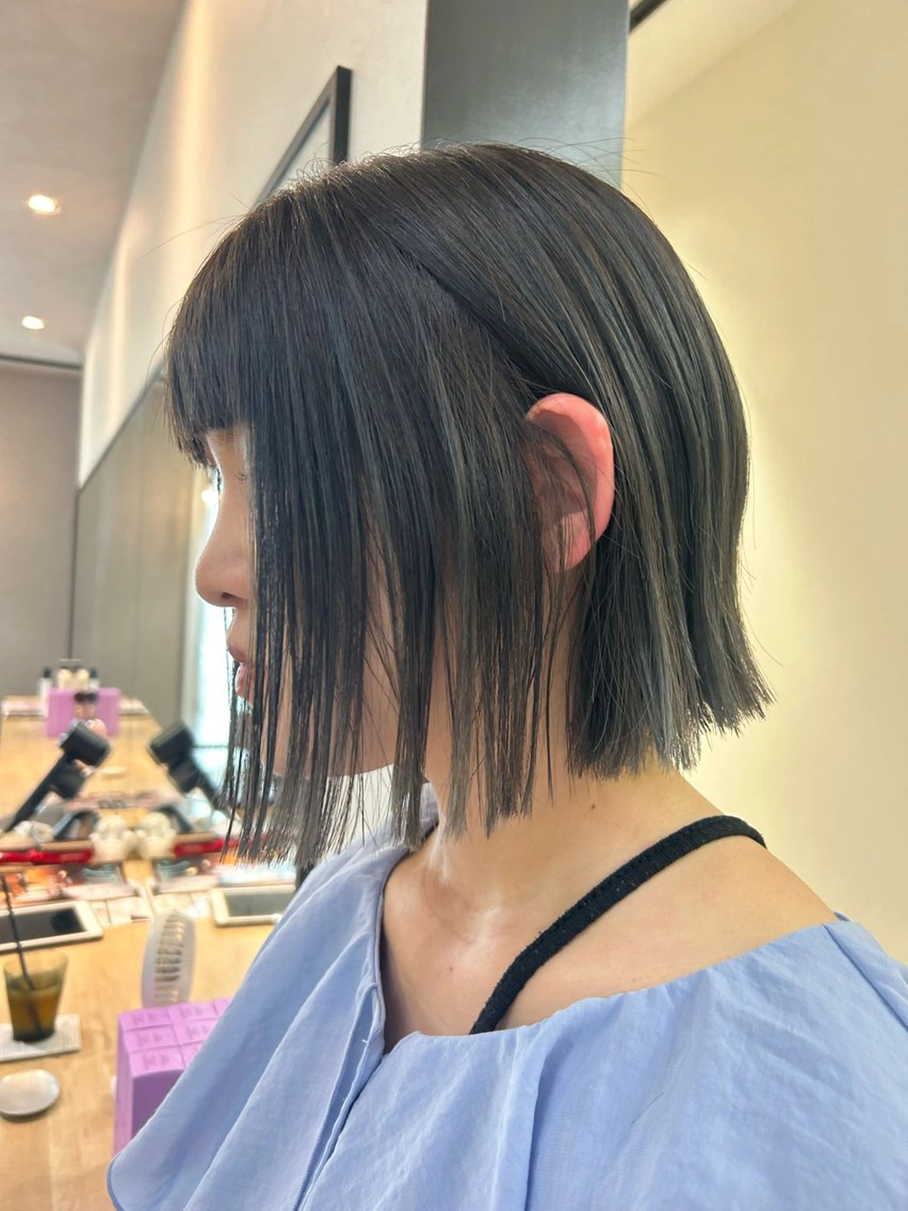 ショート カラー ブリーチ 透明感カラー ブリーチなしカラー オリーブグレー hub hair レイヤー/透明感のヘアスタイル