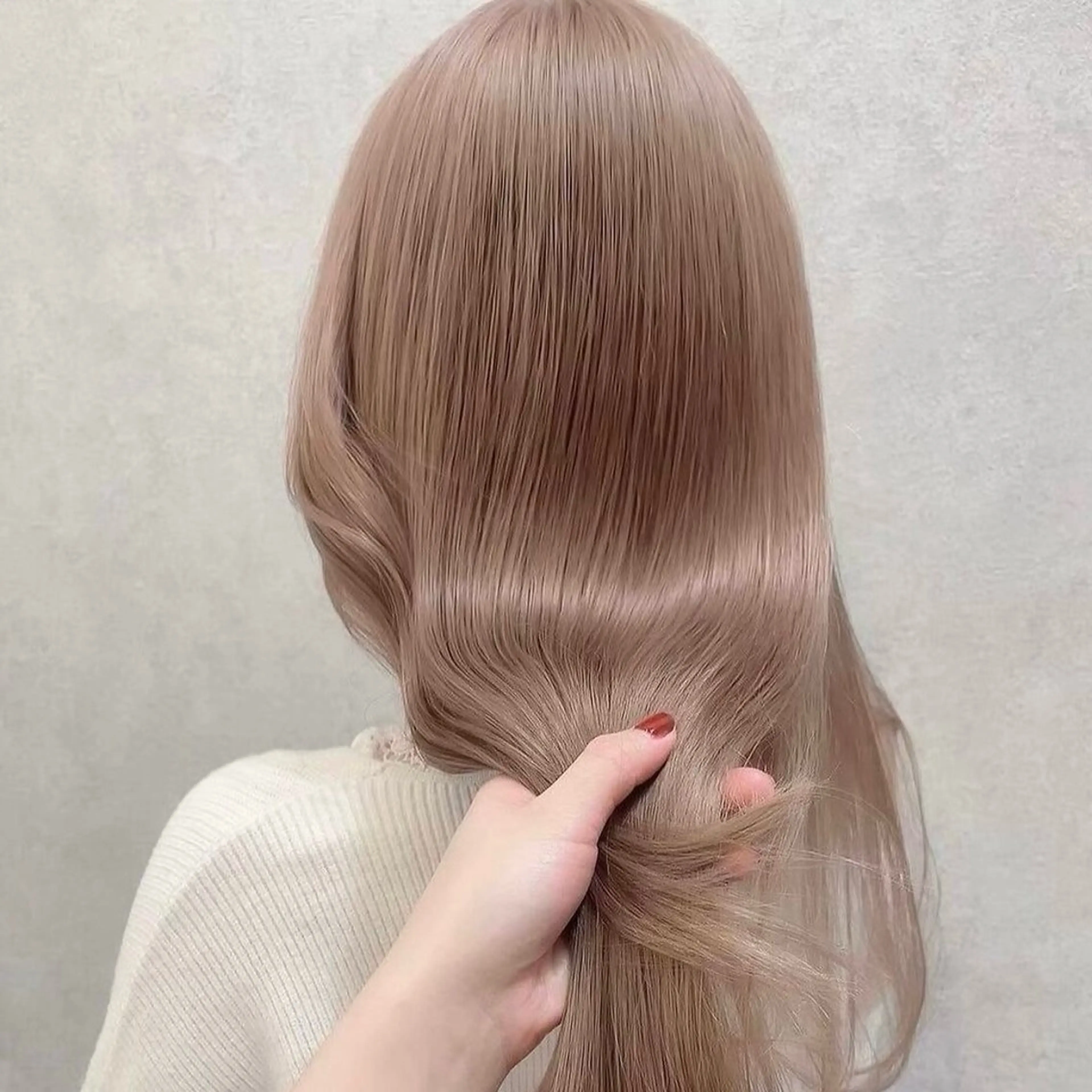 ロング カラー ヘアカラー トリートメント Lond Le'a /ハイトーンカラーのヘアスタイル