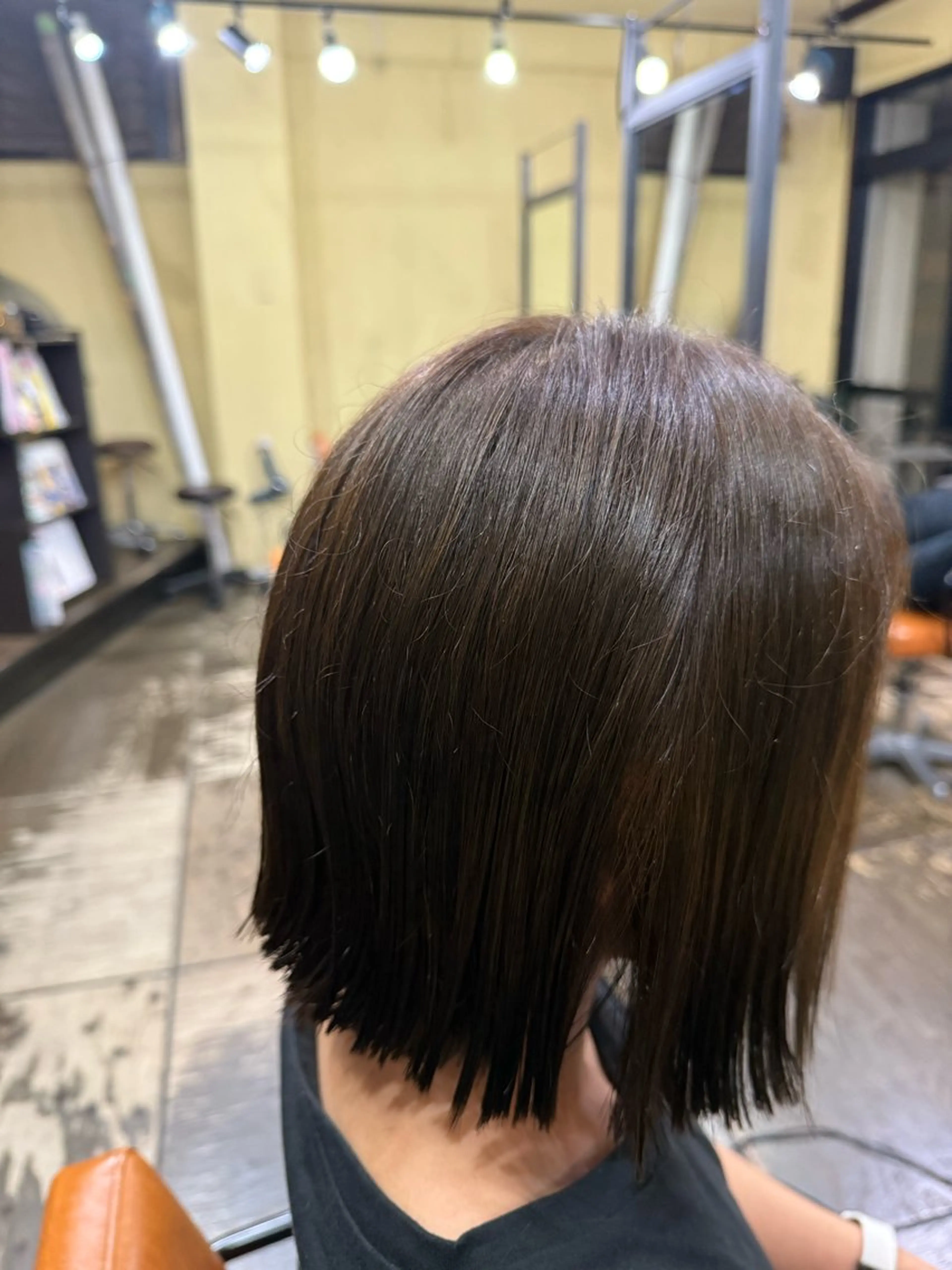 カラー waratic 久場のヘアスタイル