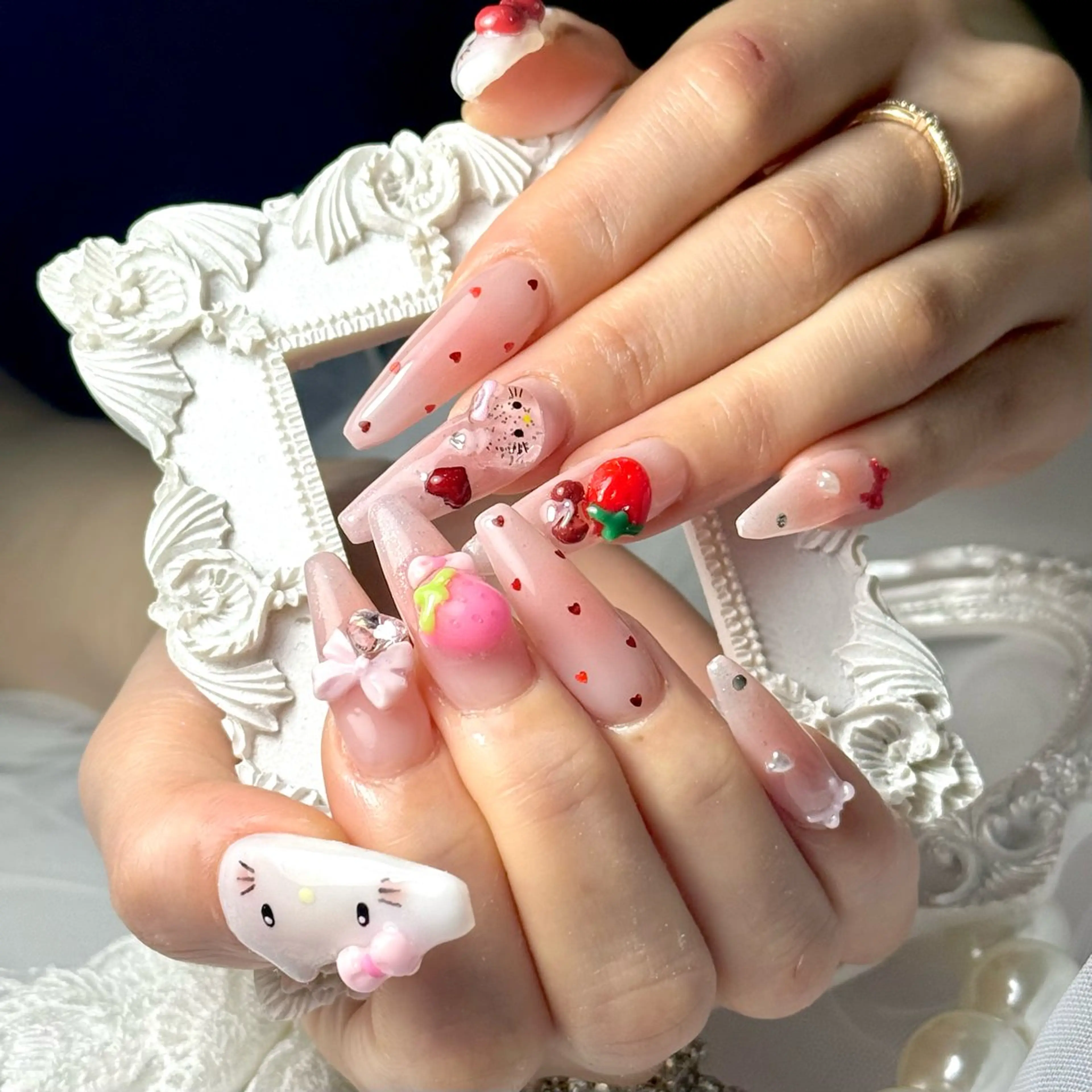 ネイル ハンドネイル ルシイ🎀新宿長さ 出しパーツ専門店のネイルデザイン