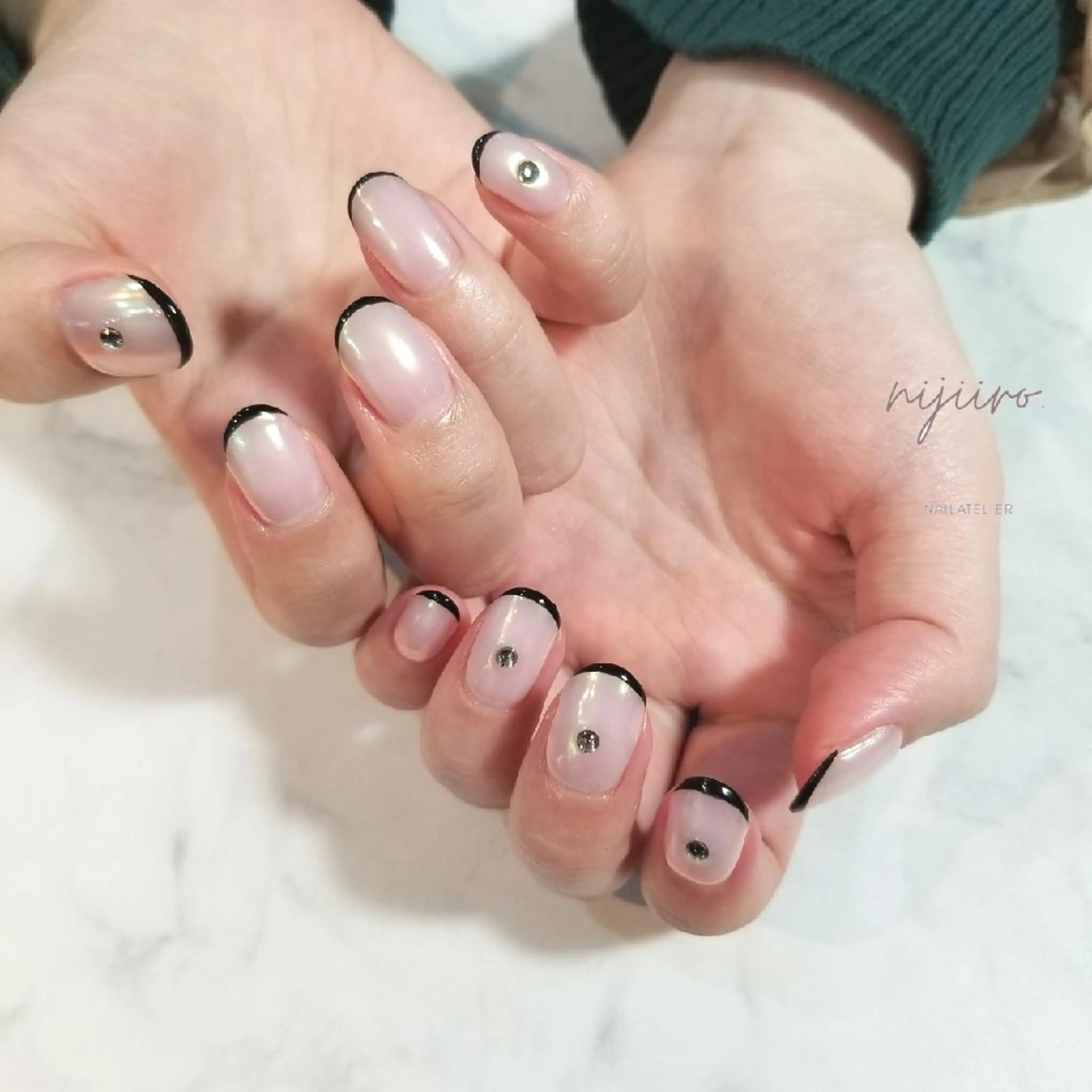 ネイル オーロラネイル フレンチネイル ハンドネイル nijiiro🌈 サトウのネイルデザイン