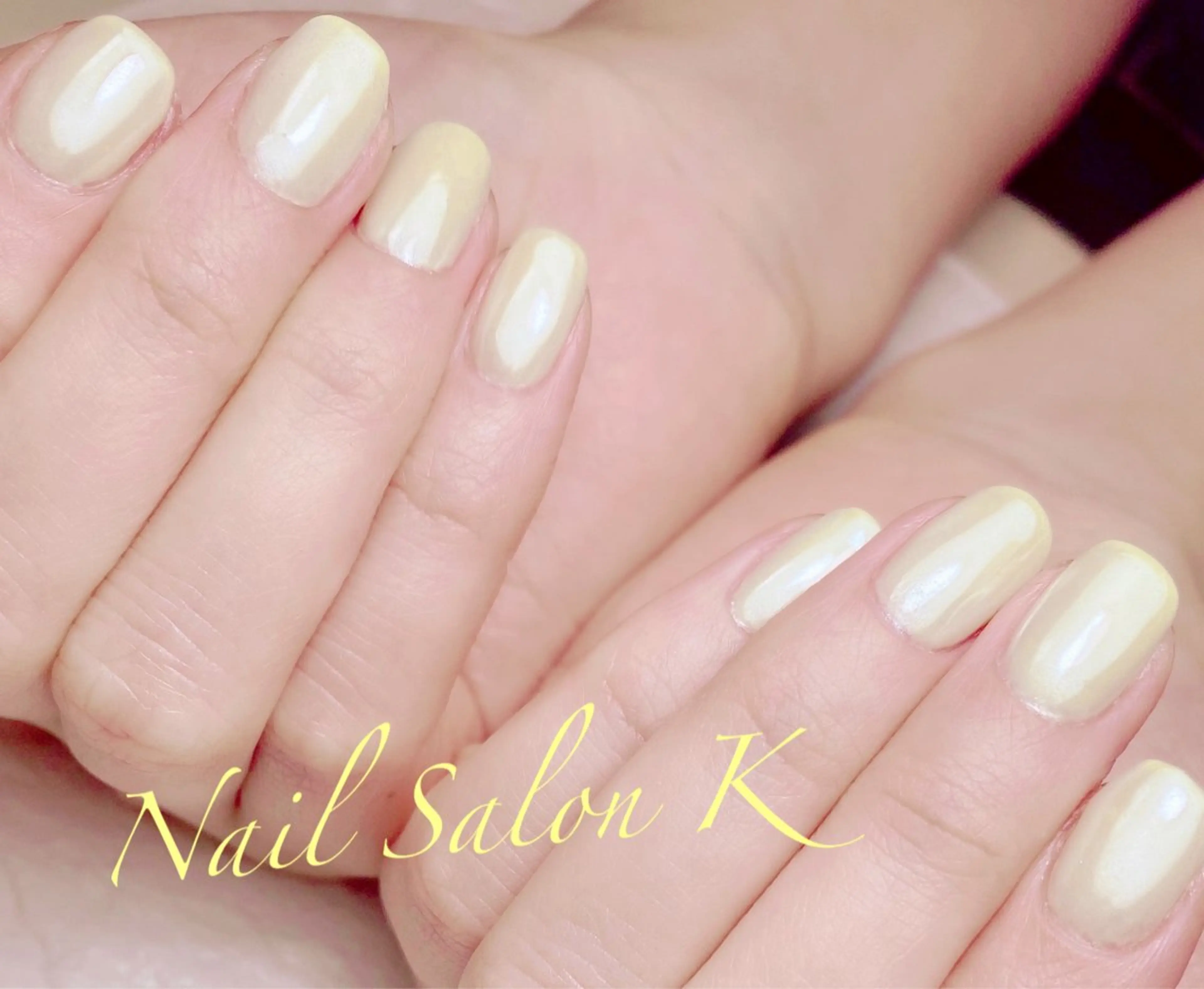 ネイル ミラーネイル ホワイト 黄色 ハンドネイル Nail Salon K 🧸美爪育成のネイルデザイン