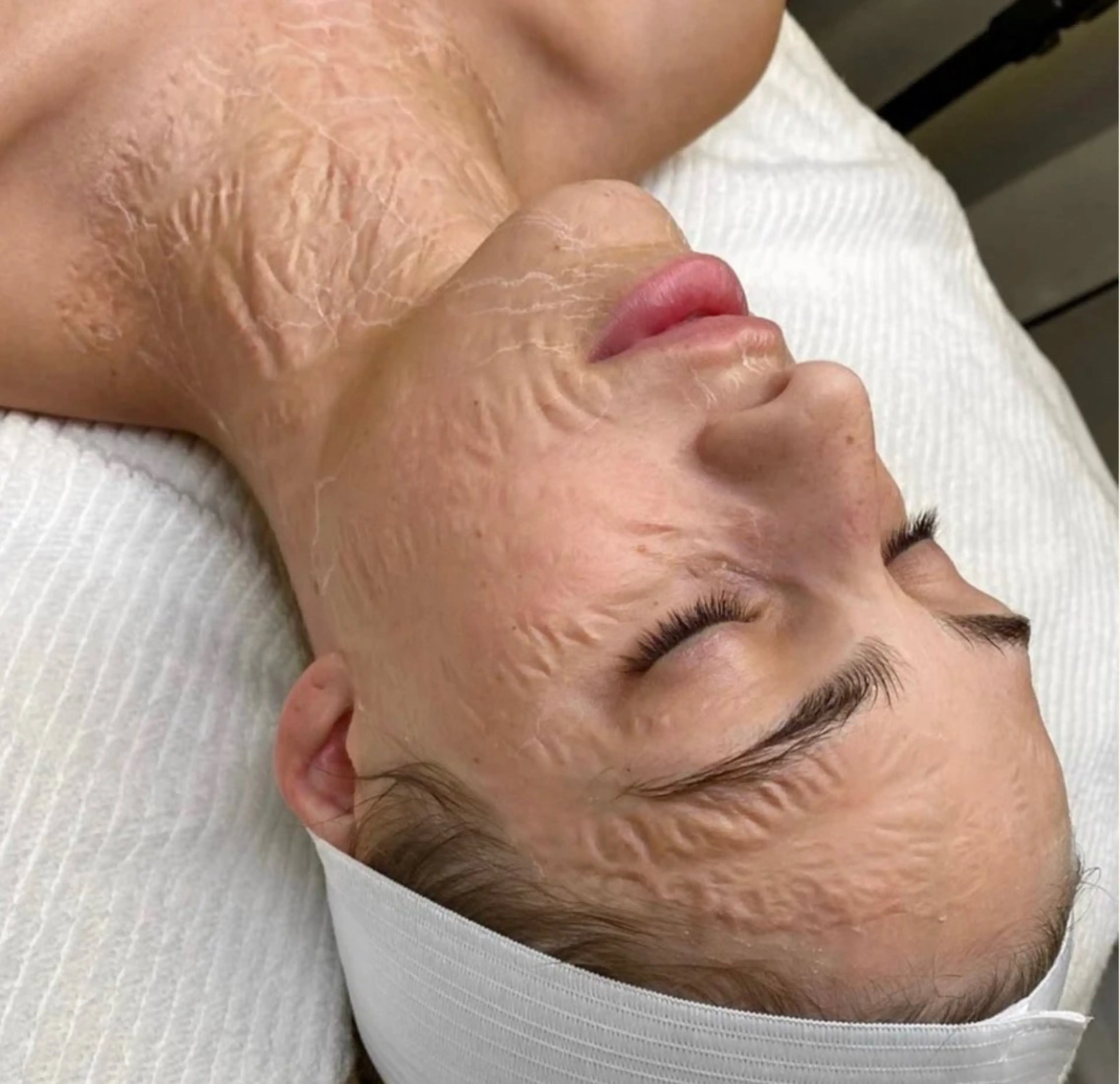 🇺🇸で大人気✨️針を使わない無痛のビーガンボトックス🪡ゾンビマスク＋LED/IR（yellow ）の写真