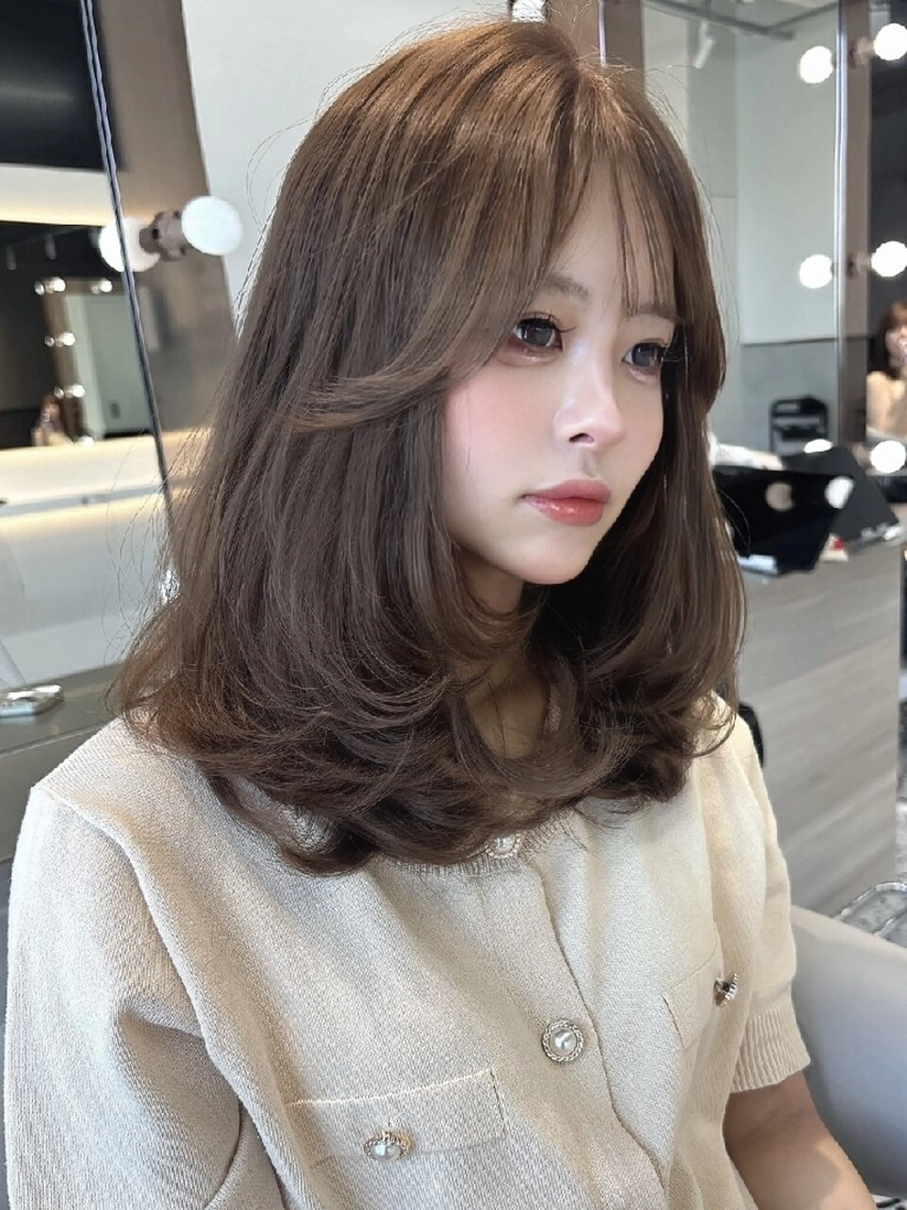カラー セミロング カット ヘアカラー トリートメント Lond Roleのヘアスタイル