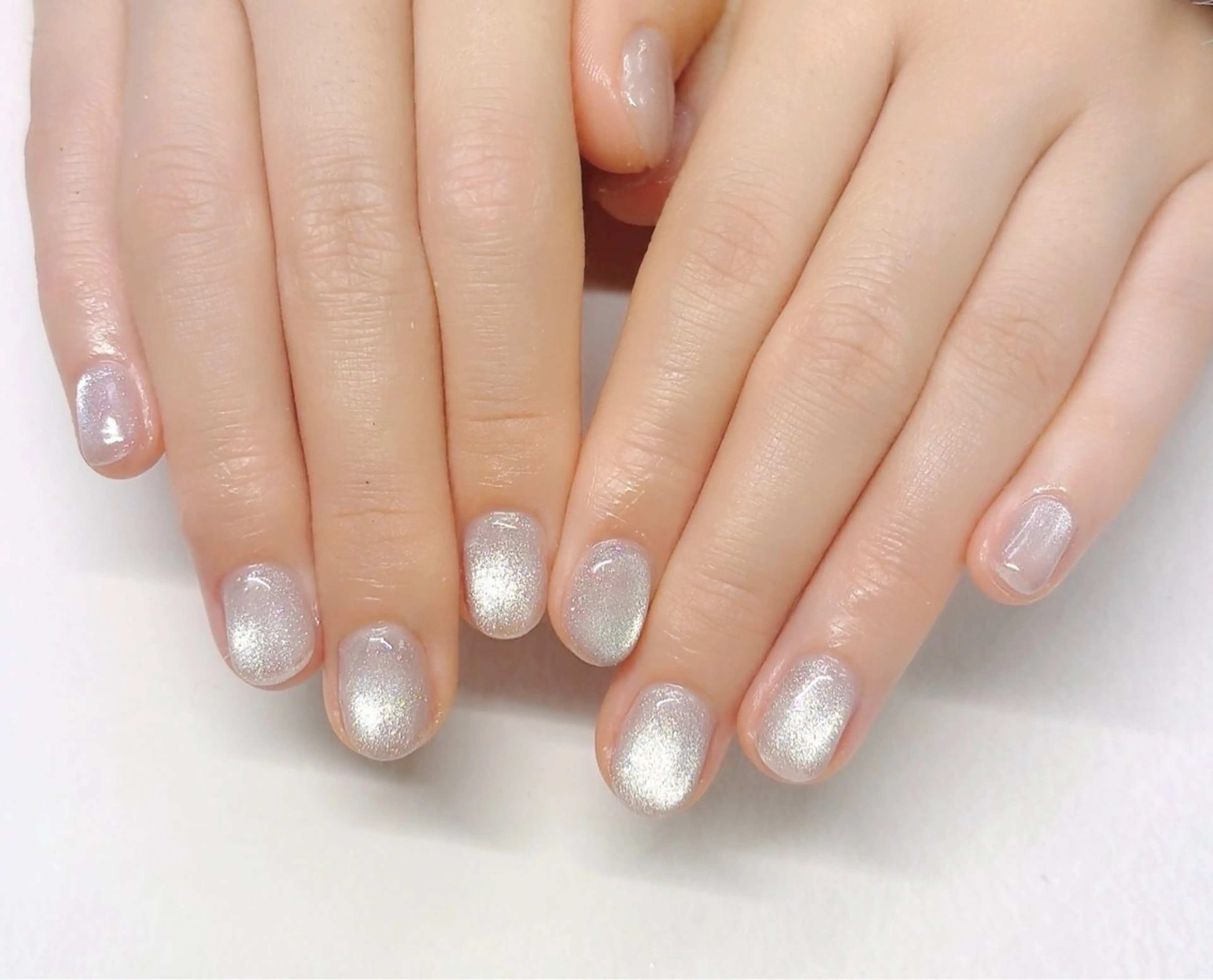 ネイル キラキラネイル マグネットネイル ワンカラーネイル ピンク シルバー ハンドネイル iku🌷 by 上福岡らんらんのネイルデザイン