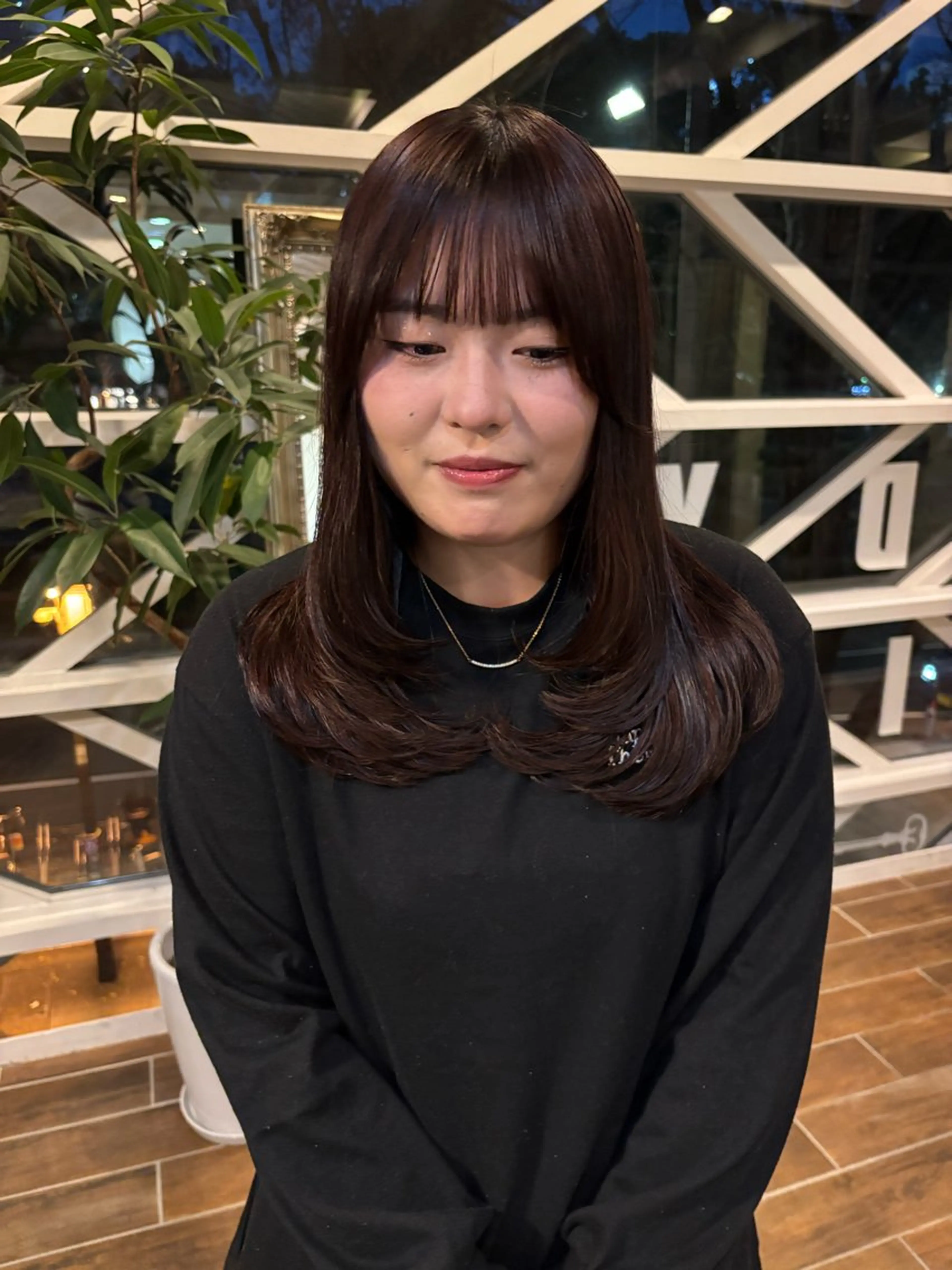 ロング レイヤーカット カット 角田 桃香のヘアスタイル