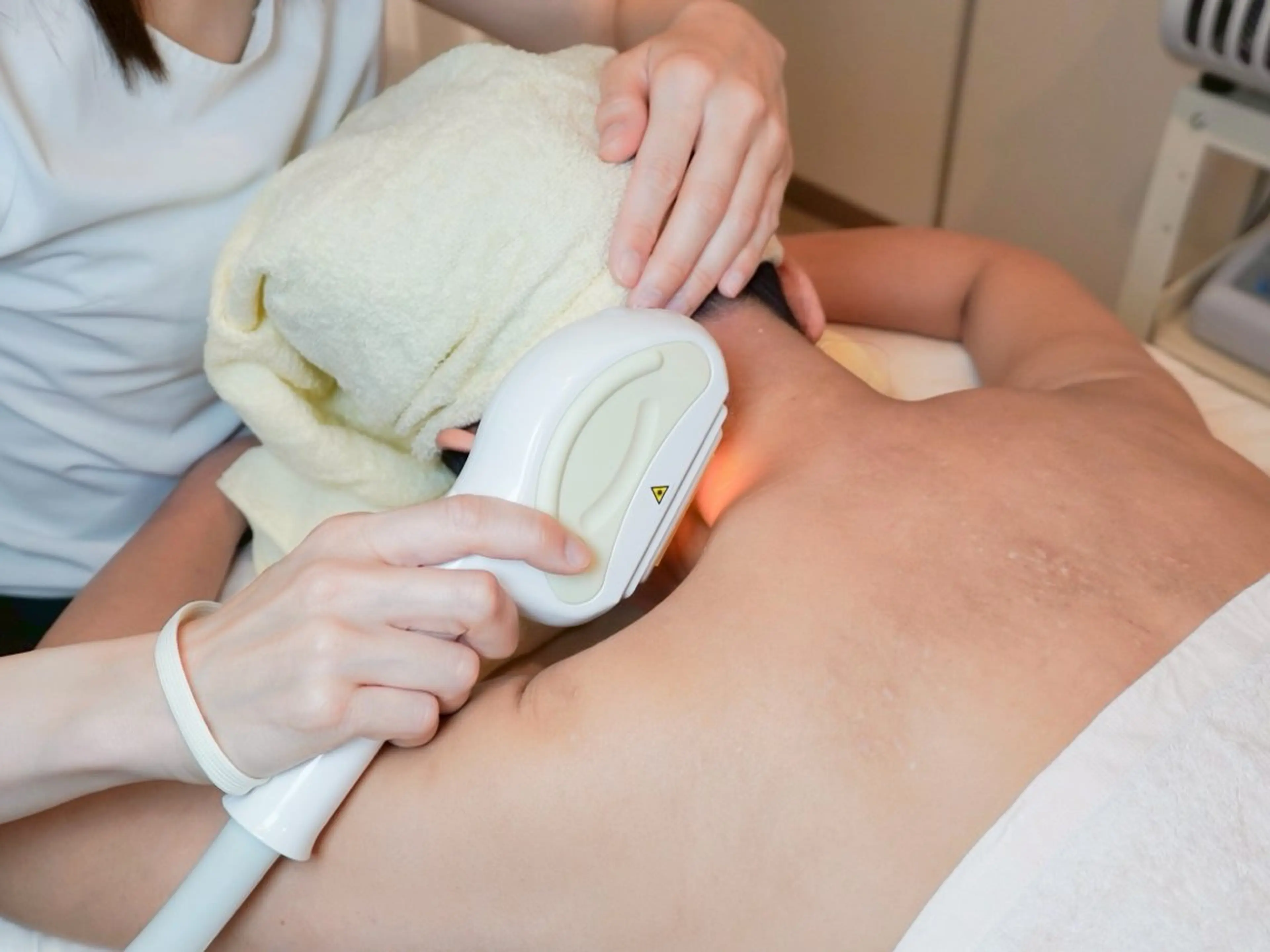 うなじ背中脱毛１回の写真