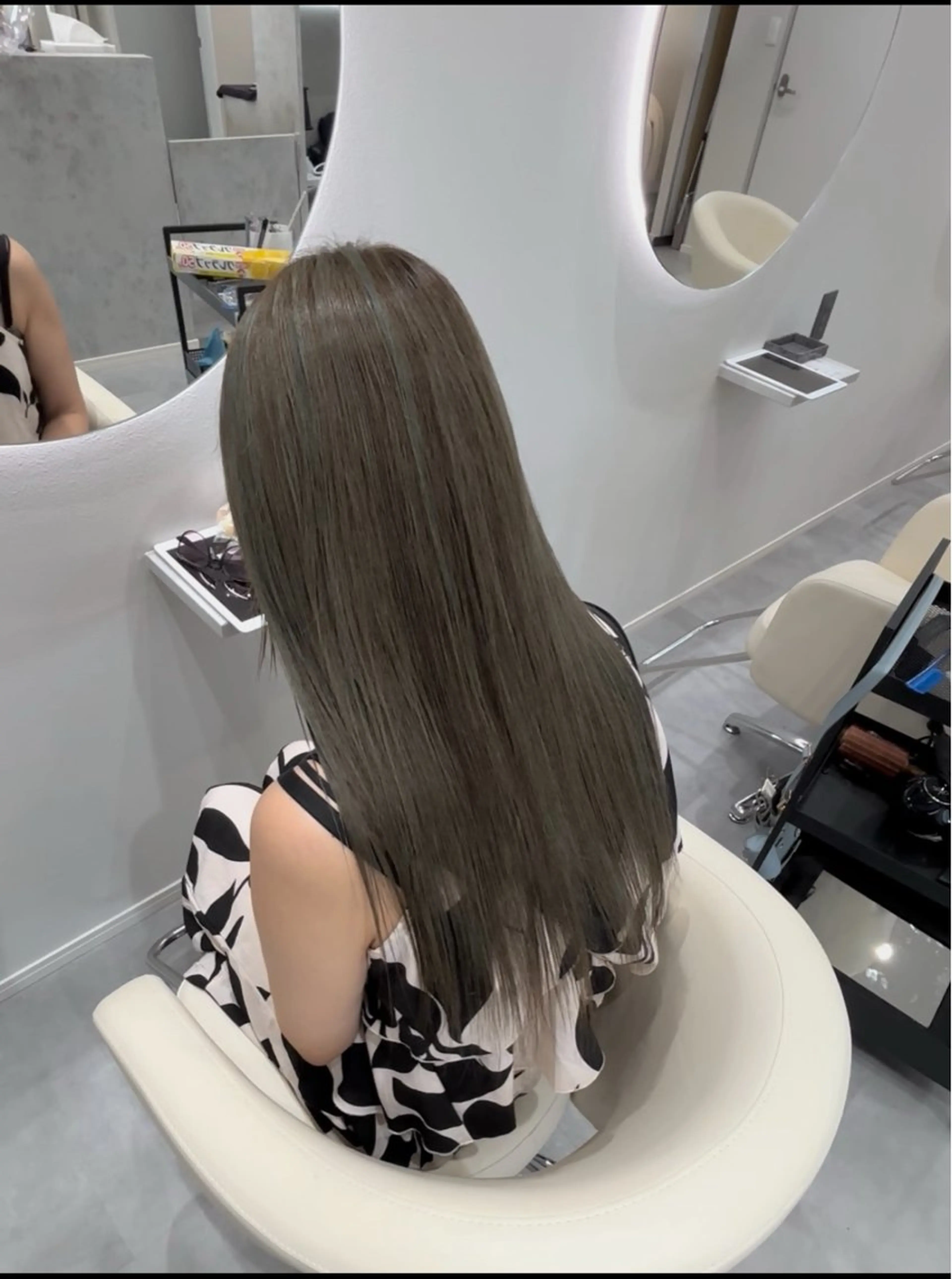 カラー アッシュ ブルーカラー ブルーアッシュ ハイライトカラー ヘアカラー ✨佐野ハイトーン/ 韓国ヘア💫上岡蓮のヘアスタイル