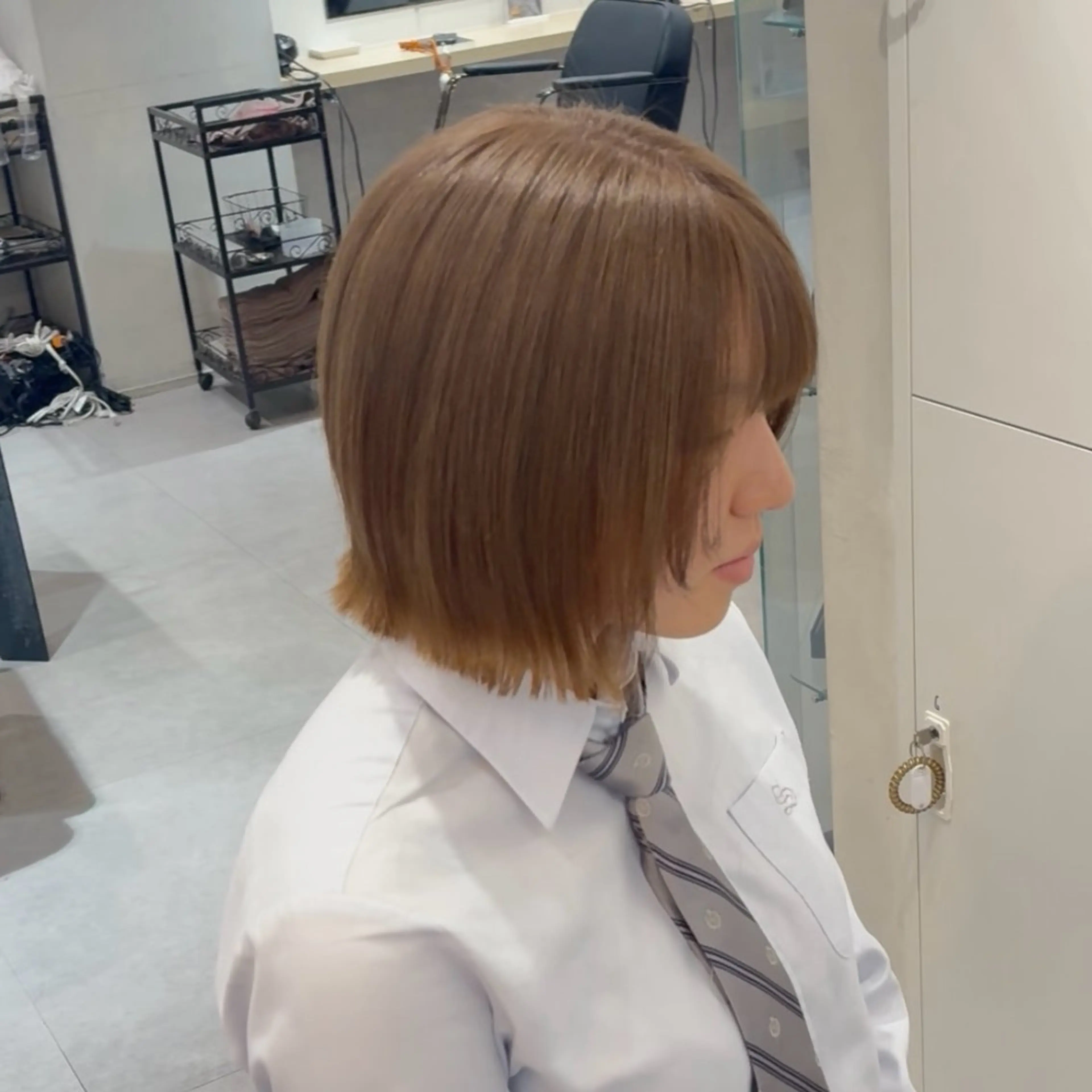 ミディアム カラー ボブレイヤー ベージュカラー 黒髪 ブリーチ ミルクティーベージュ 加藤 麻夢のヘアスタイル