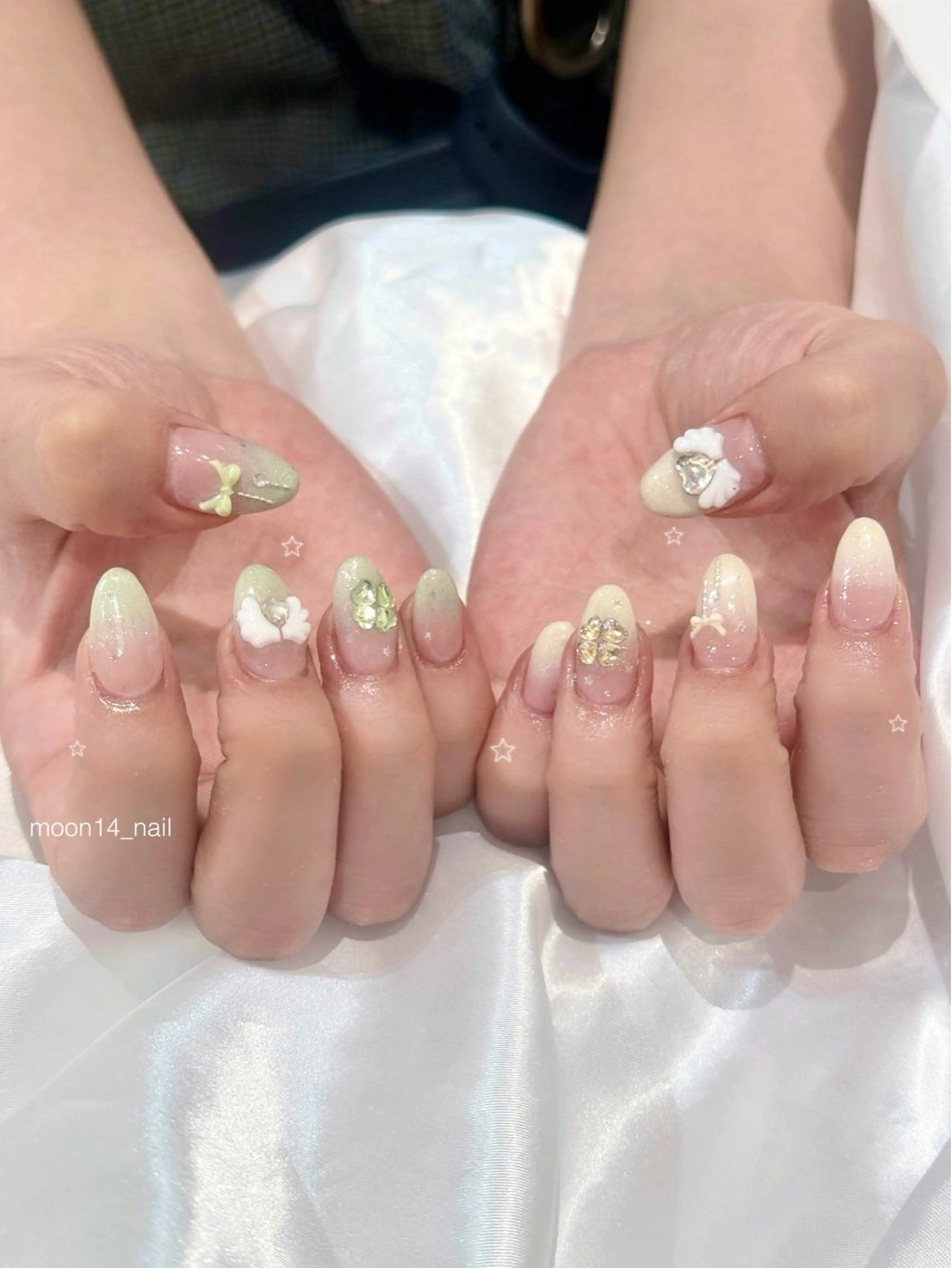 ネイル ジェルネイル グリーン パラジェル 夏ネイル 黄色 ハンドネイル natsuki 💫のネイルデザイン