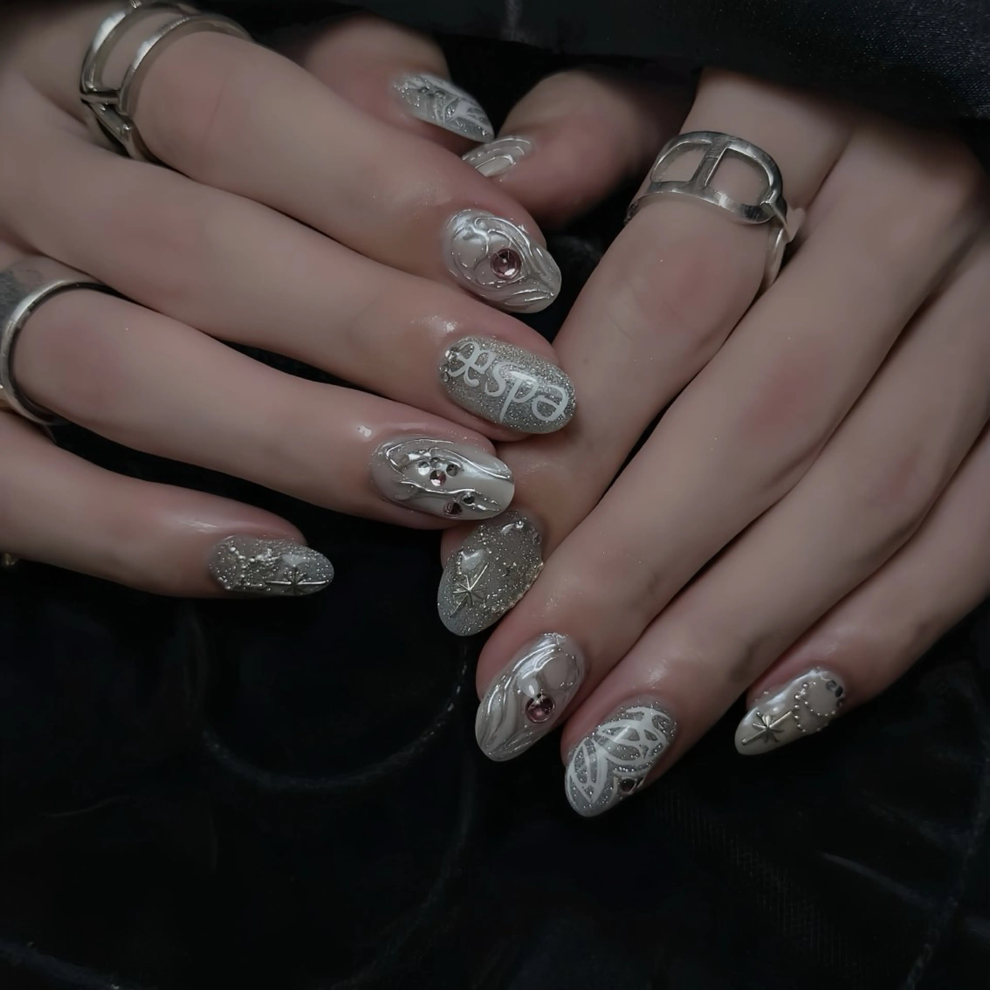 ネイル オーロラネイル ブラウン フラッシュネイル フラワーネイル ホログラムネイル ハンドネイル Rin Nail 新大久保店のネイルデザイン