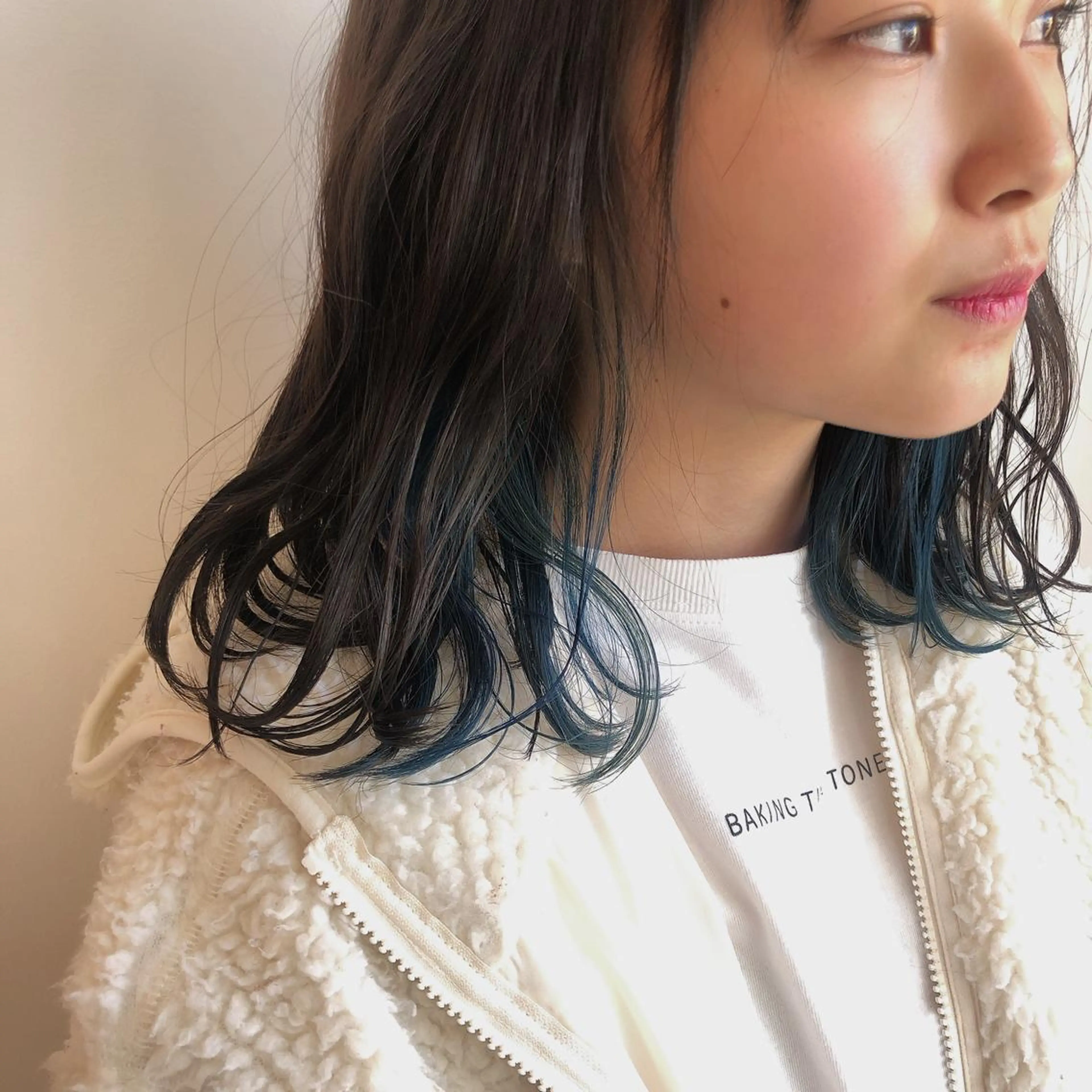 ミディアム カラー ブルーカラー インナーカラー ヤマモト マイのヘアスタイル