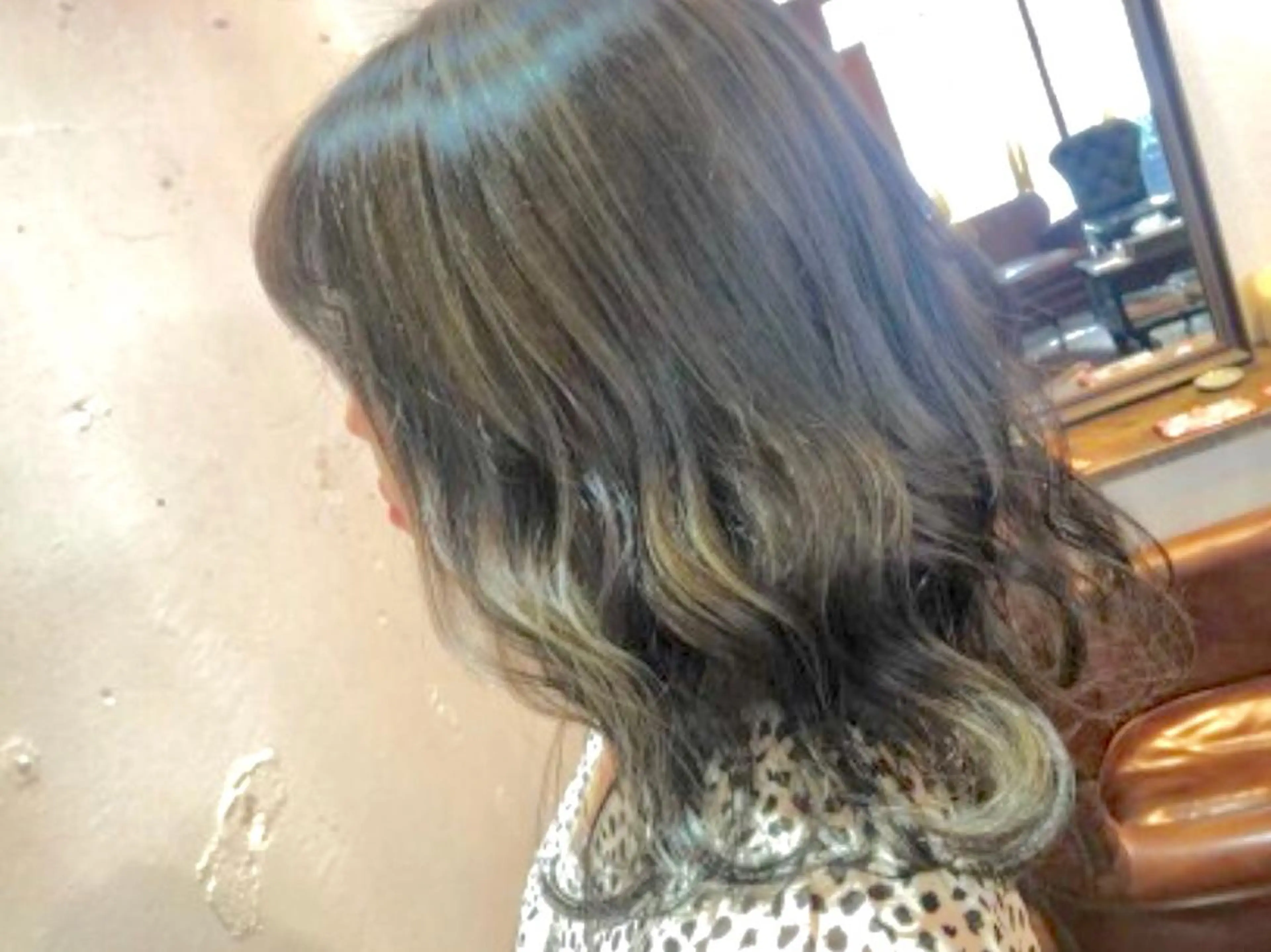 ミディアム カラー 新井 友菜のヘアスタイル