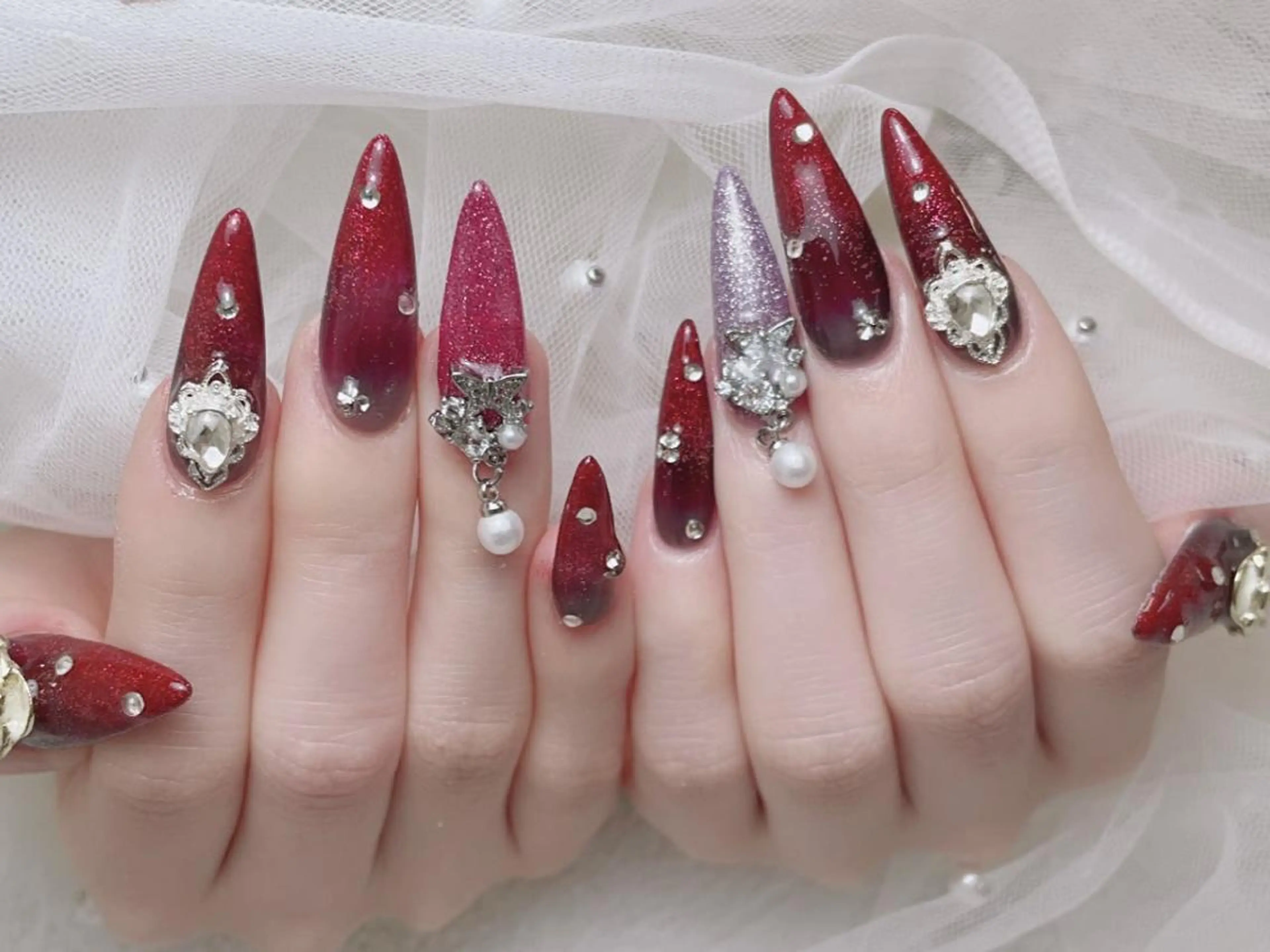 ネイル ボルドー グラデーション マグネットネイル ネイルサロンロータス (渋谷店)のネイルデザイン