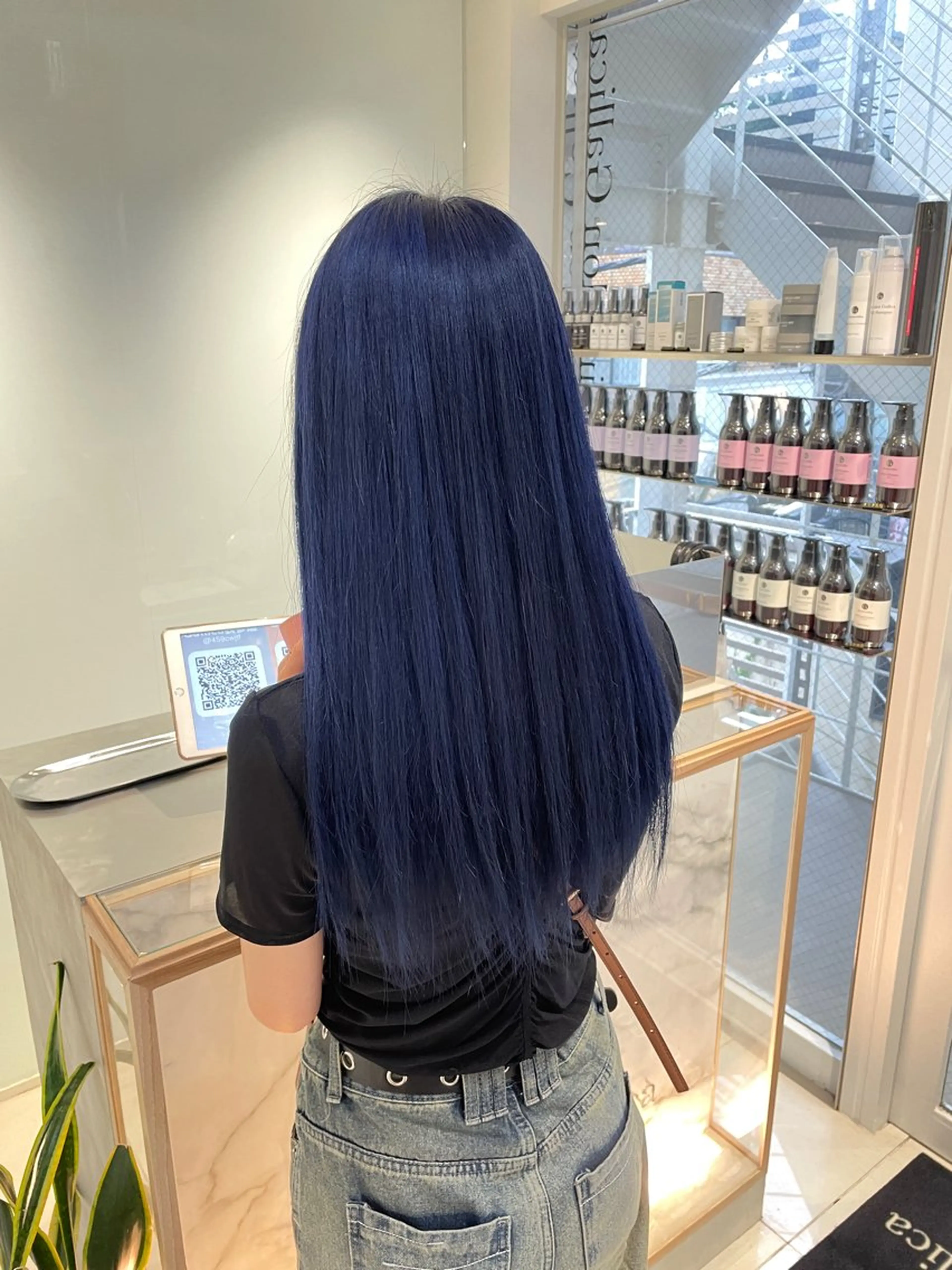 ロング カラー ヘアアレンジ ブリーチ ブルーカラー ネイビーカラー 縮毛矯正 ヘアカラー トリートメント ヘッドスパ ヘアセット 艶髪✨寒色カラー✨ 翁長孝輔のヘアスタイル