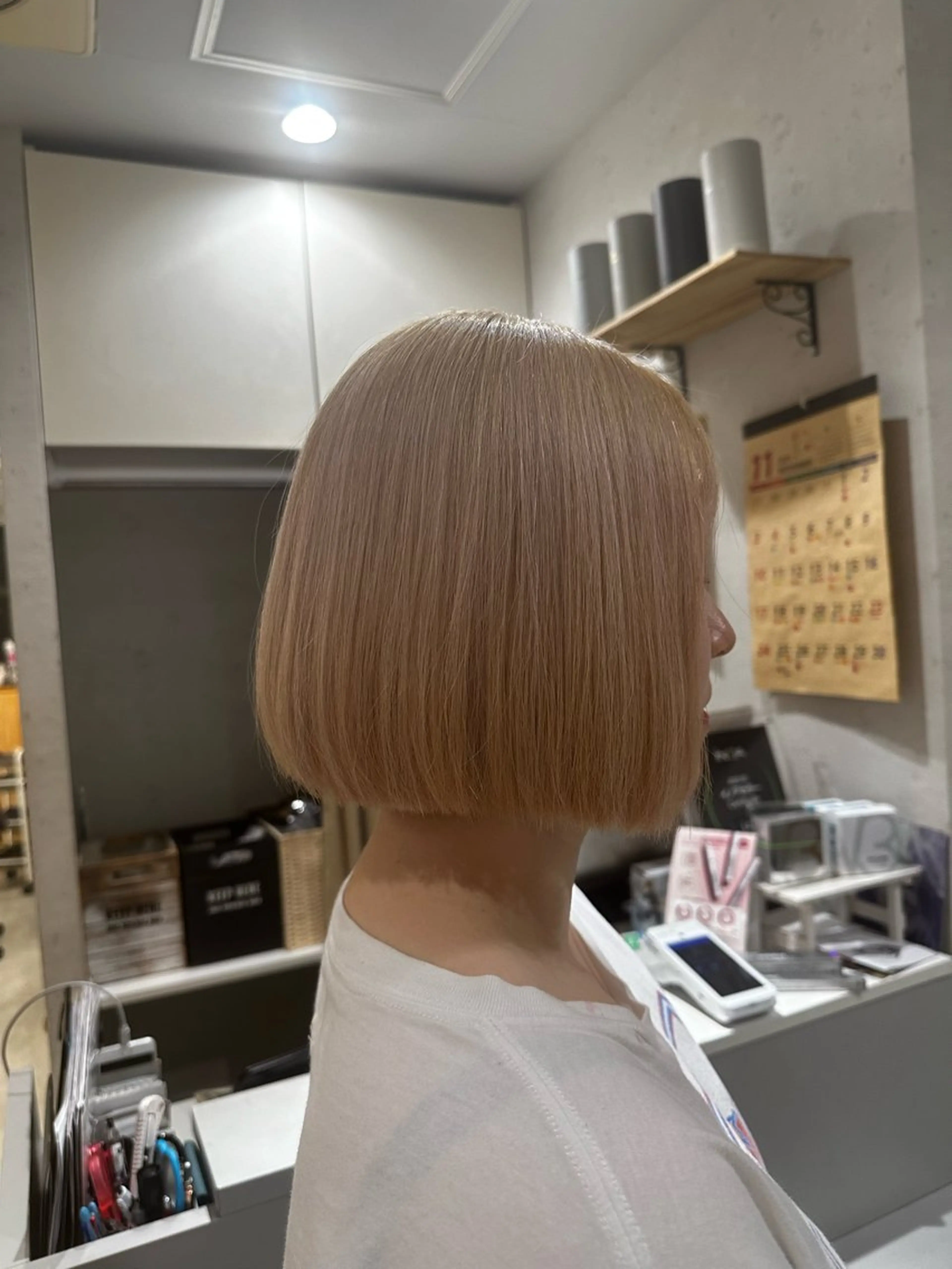 ミディアム カラー ベージュカラー ハイトーンカラー ミルクティーベージュ ボブ カット ヘアカラー トリートメント 上野/エフェクトブリ ーチ✂︎touiのヘアスタイル
