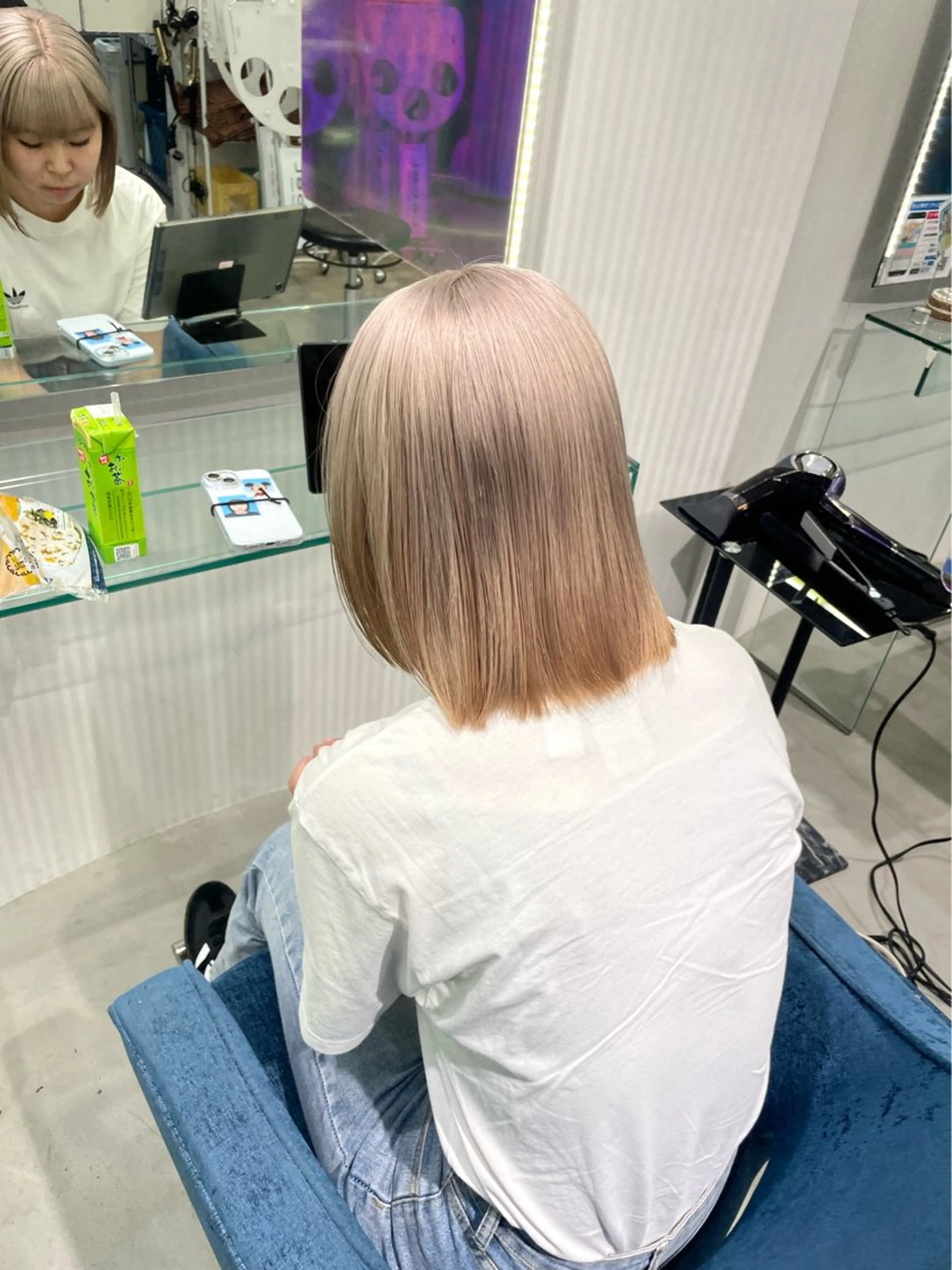 ショート カラー ベージュカラー ホワイトベージュ 安井まゆ _Box mico.のヘアスタイル